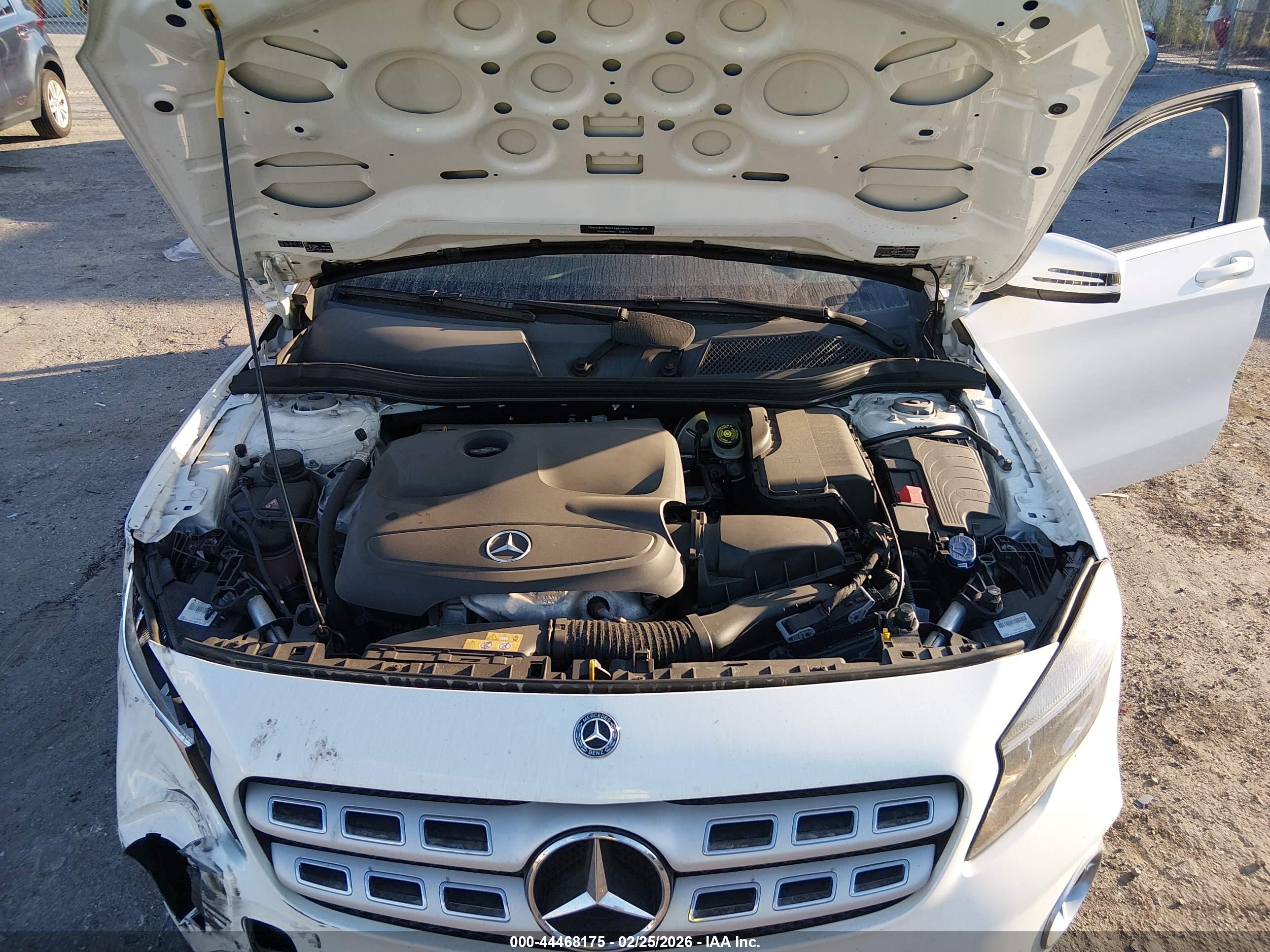 MERCEDES-BENZ GLA image 10