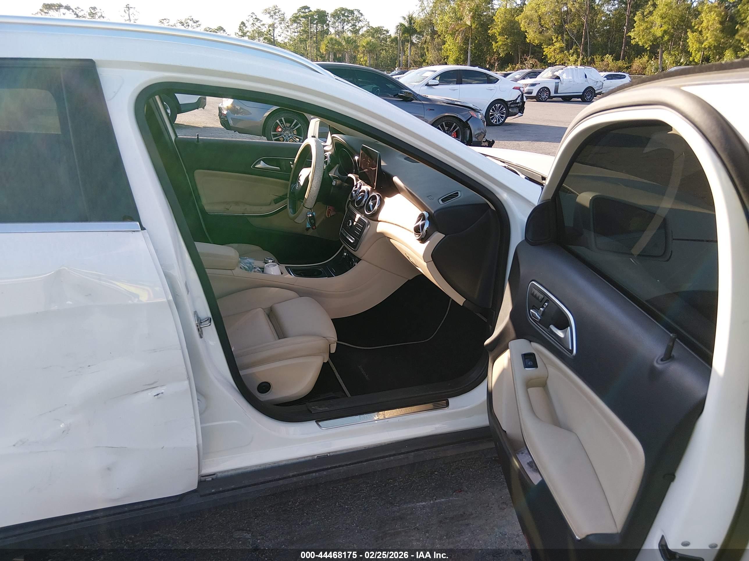 MERCEDES-BENZ GLA image 5