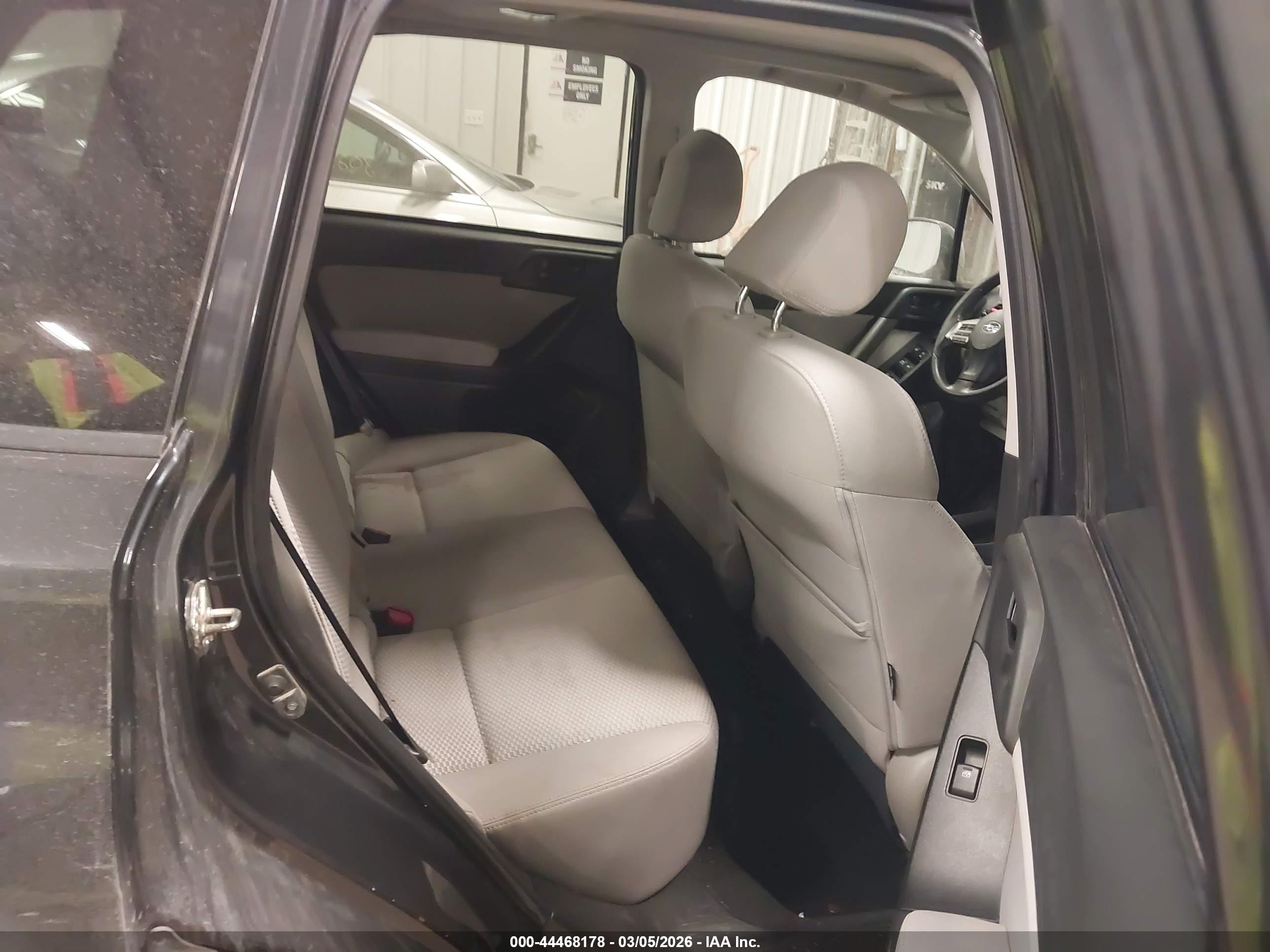 SUBARU FORESTER image 8