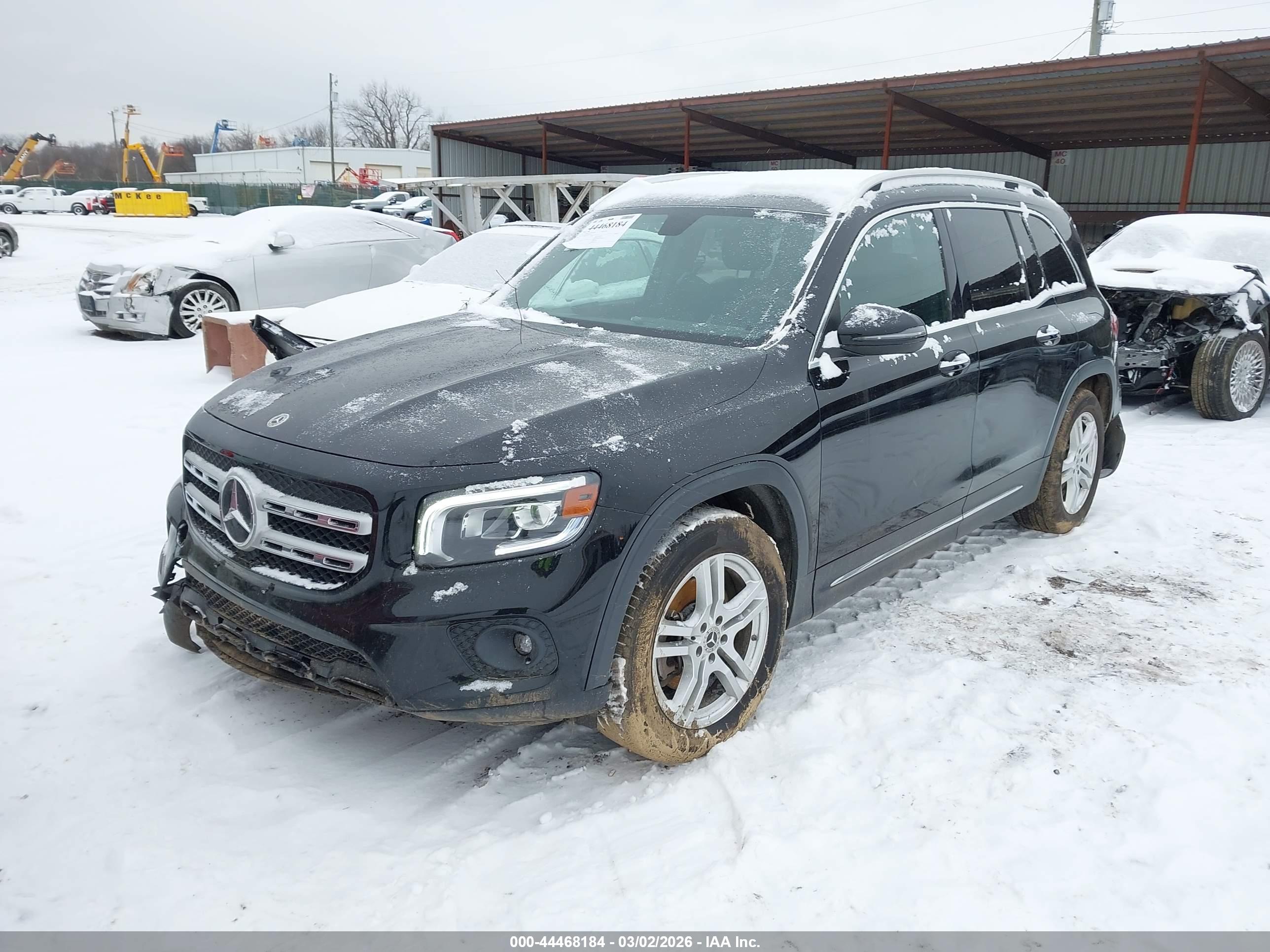 MERCEDES-BENZ GLB image 2