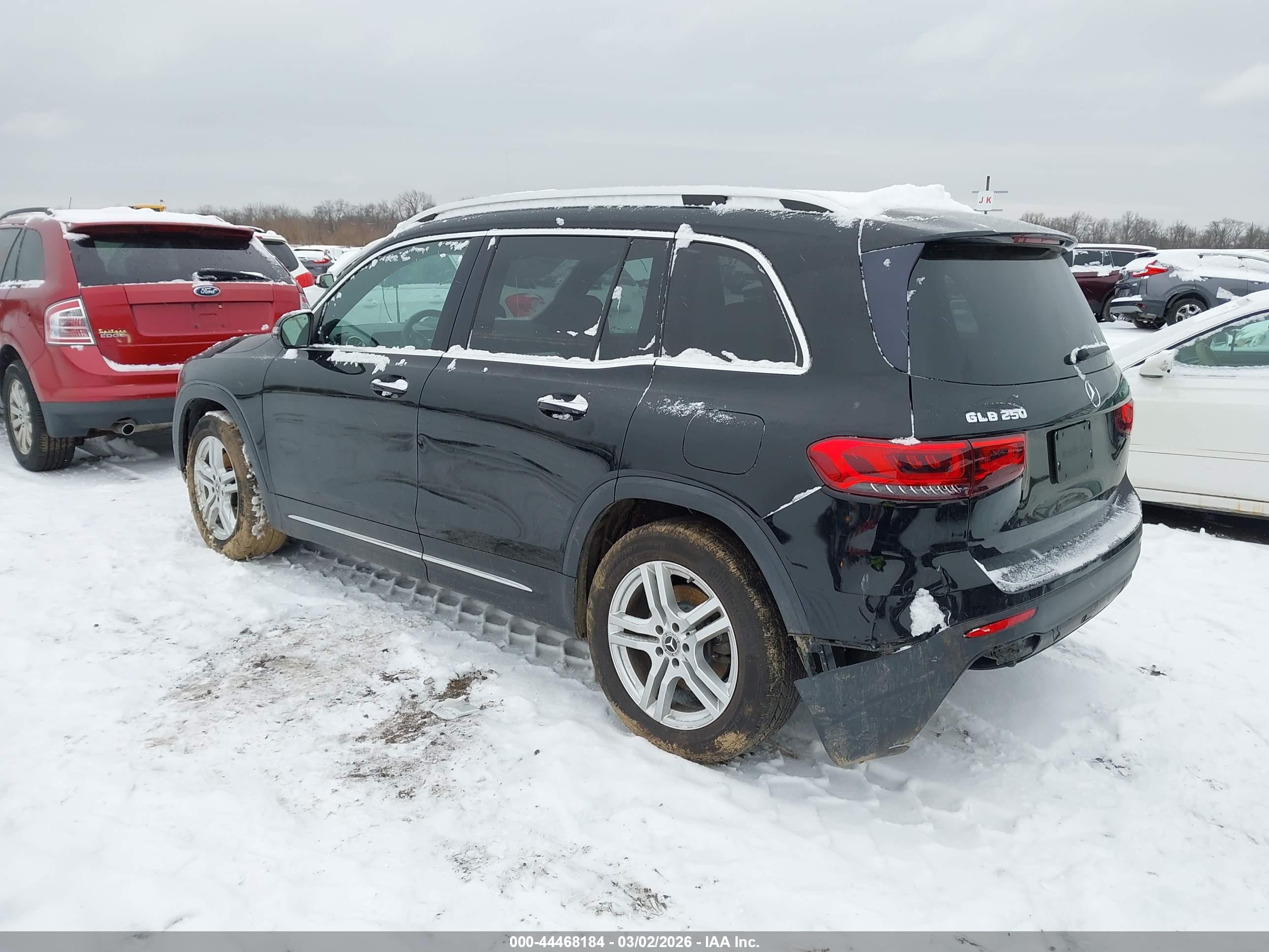 MERCEDES-BENZ GLB image 3