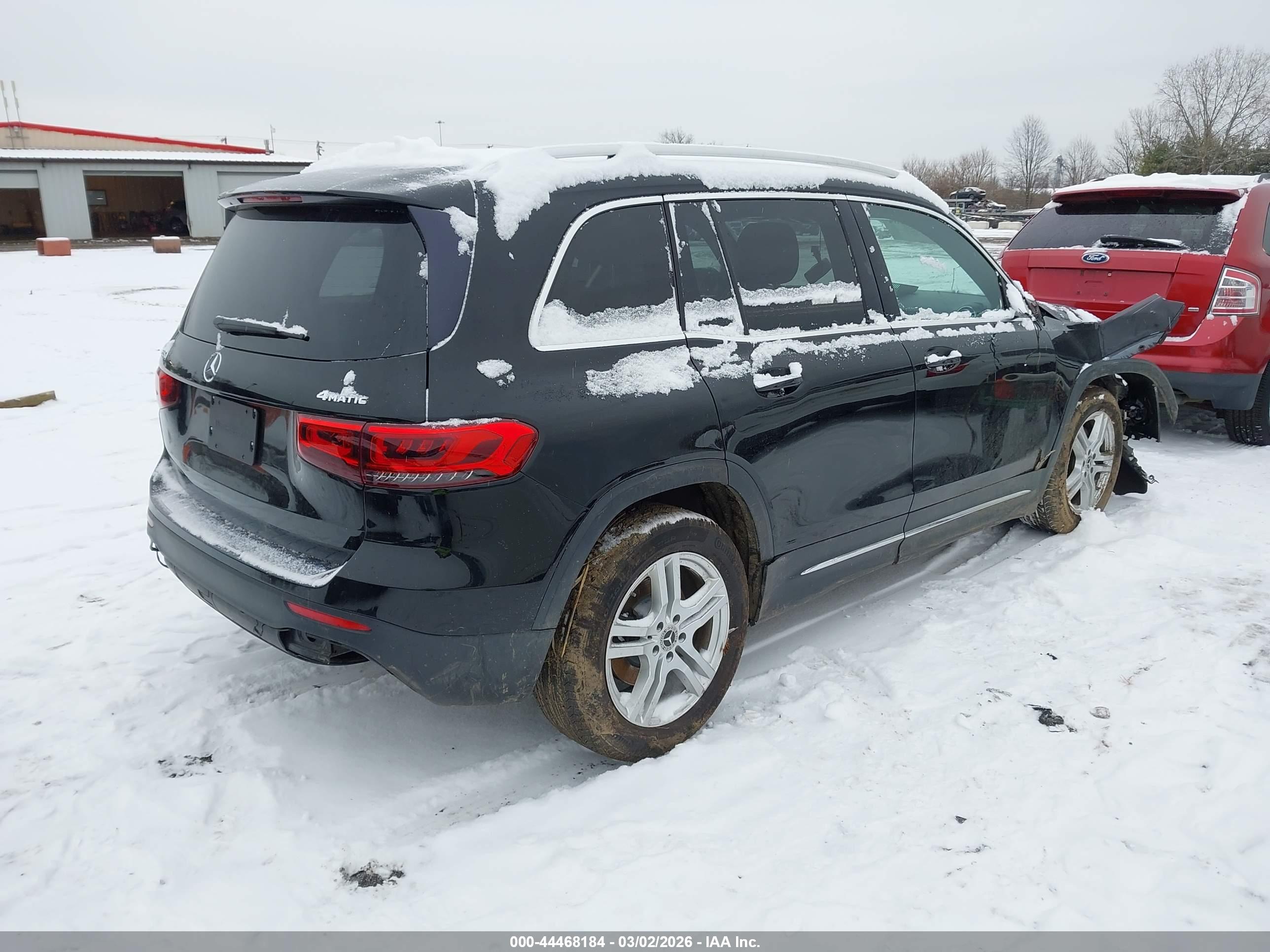 MERCEDES-BENZ GLB image 4