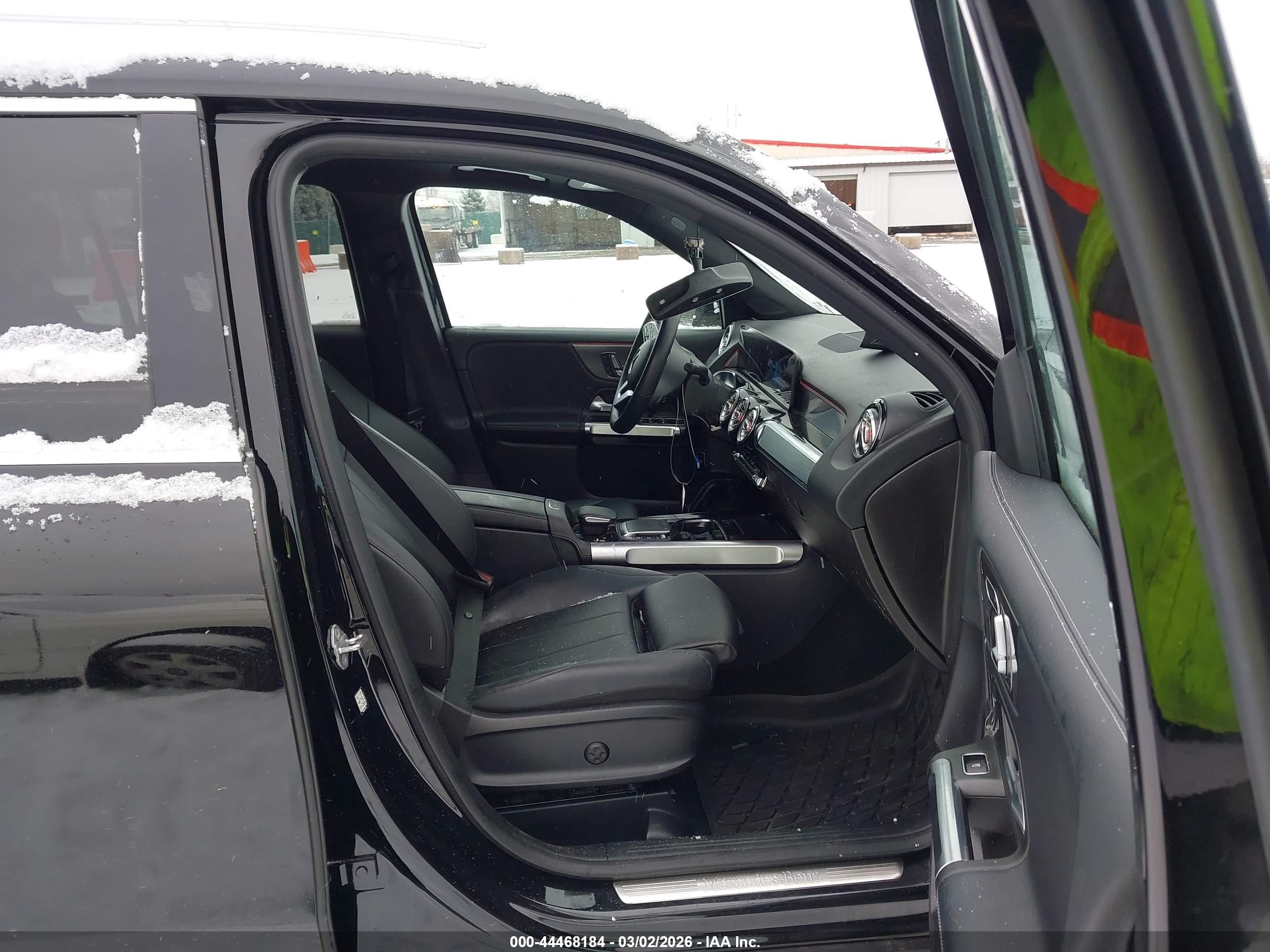 MERCEDES-BENZ GLB image 5