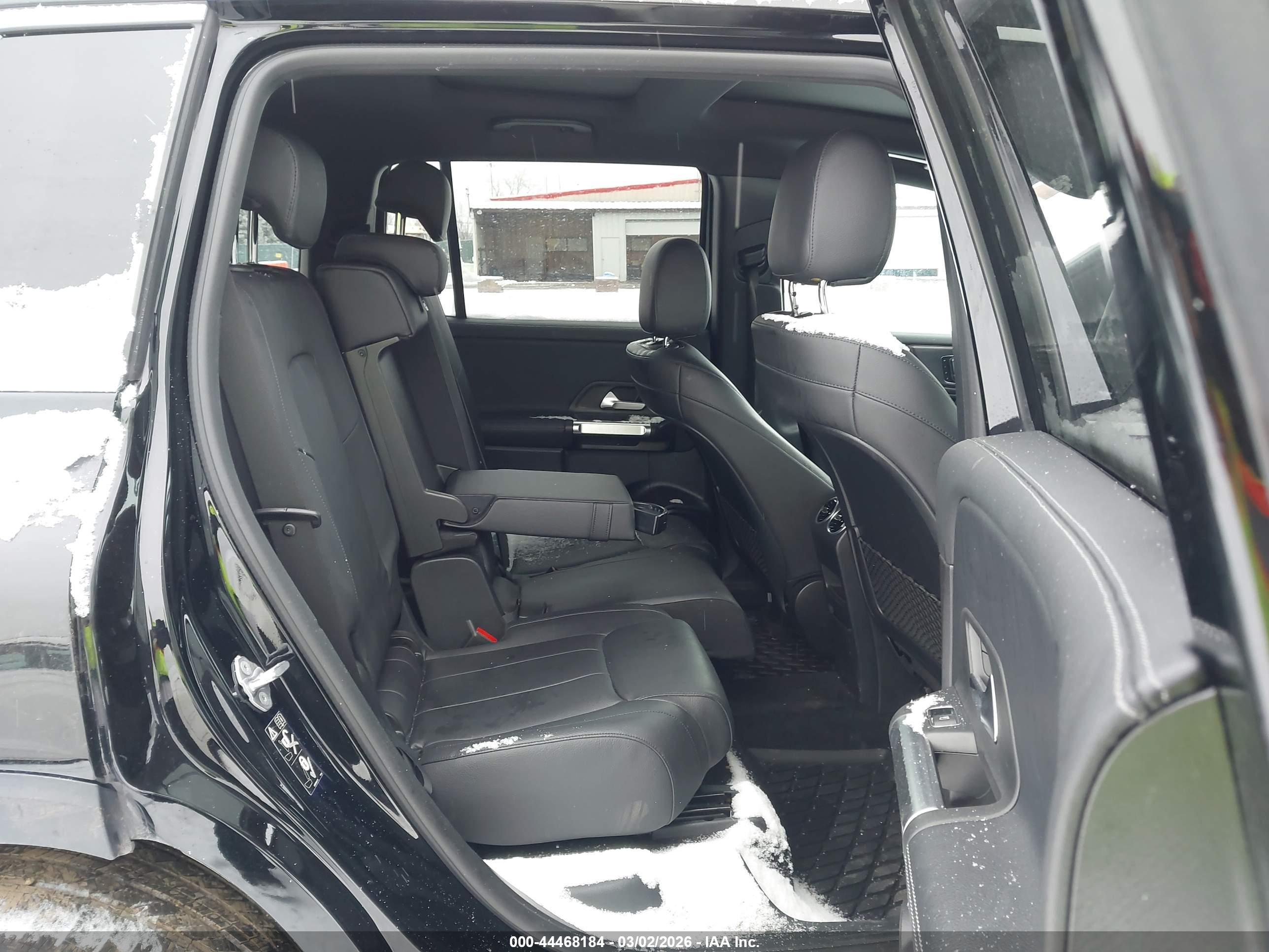 MERCEDES-BENZ GLB image 8