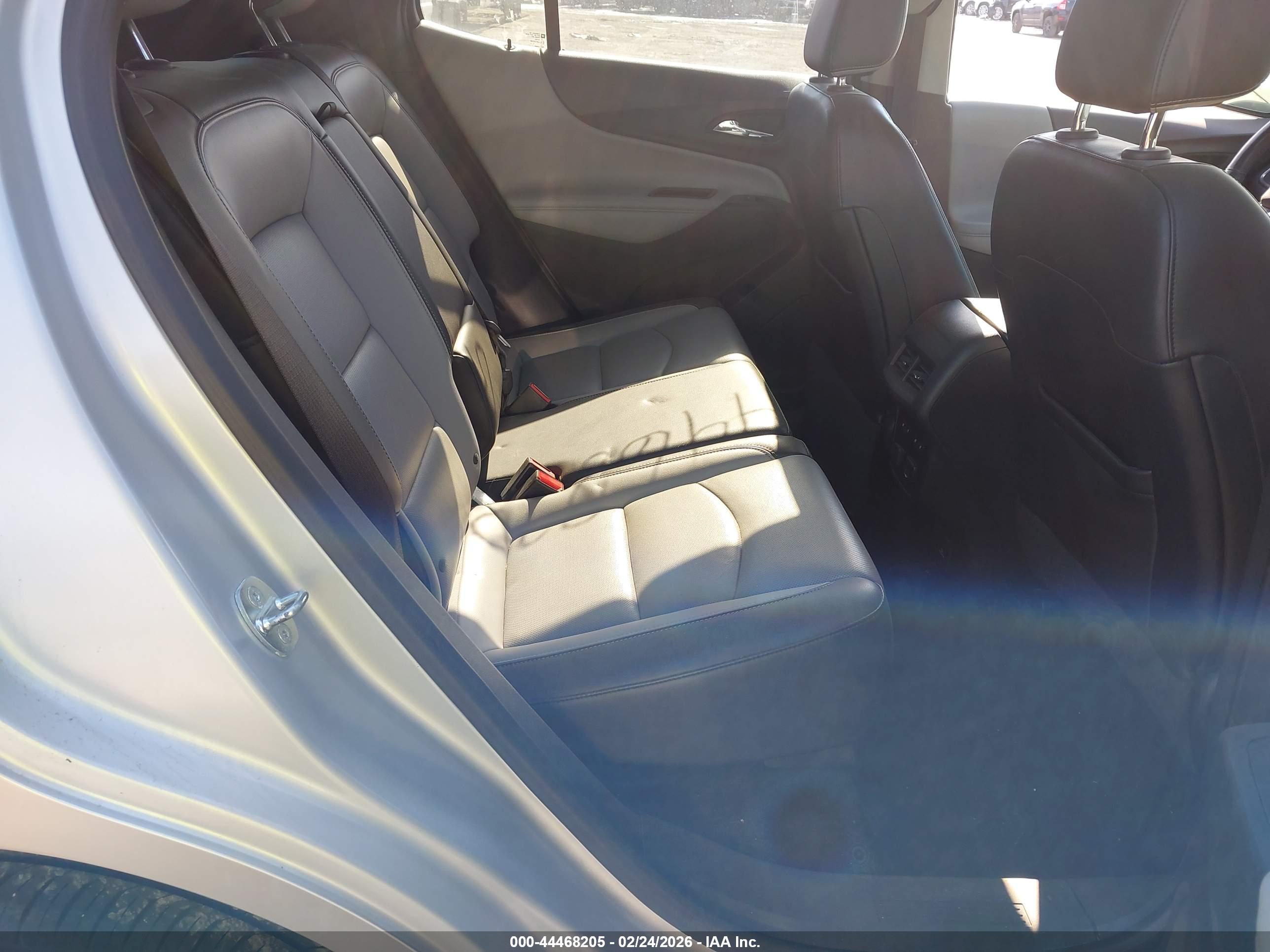 CHEVROLET EQUINOX image 8
