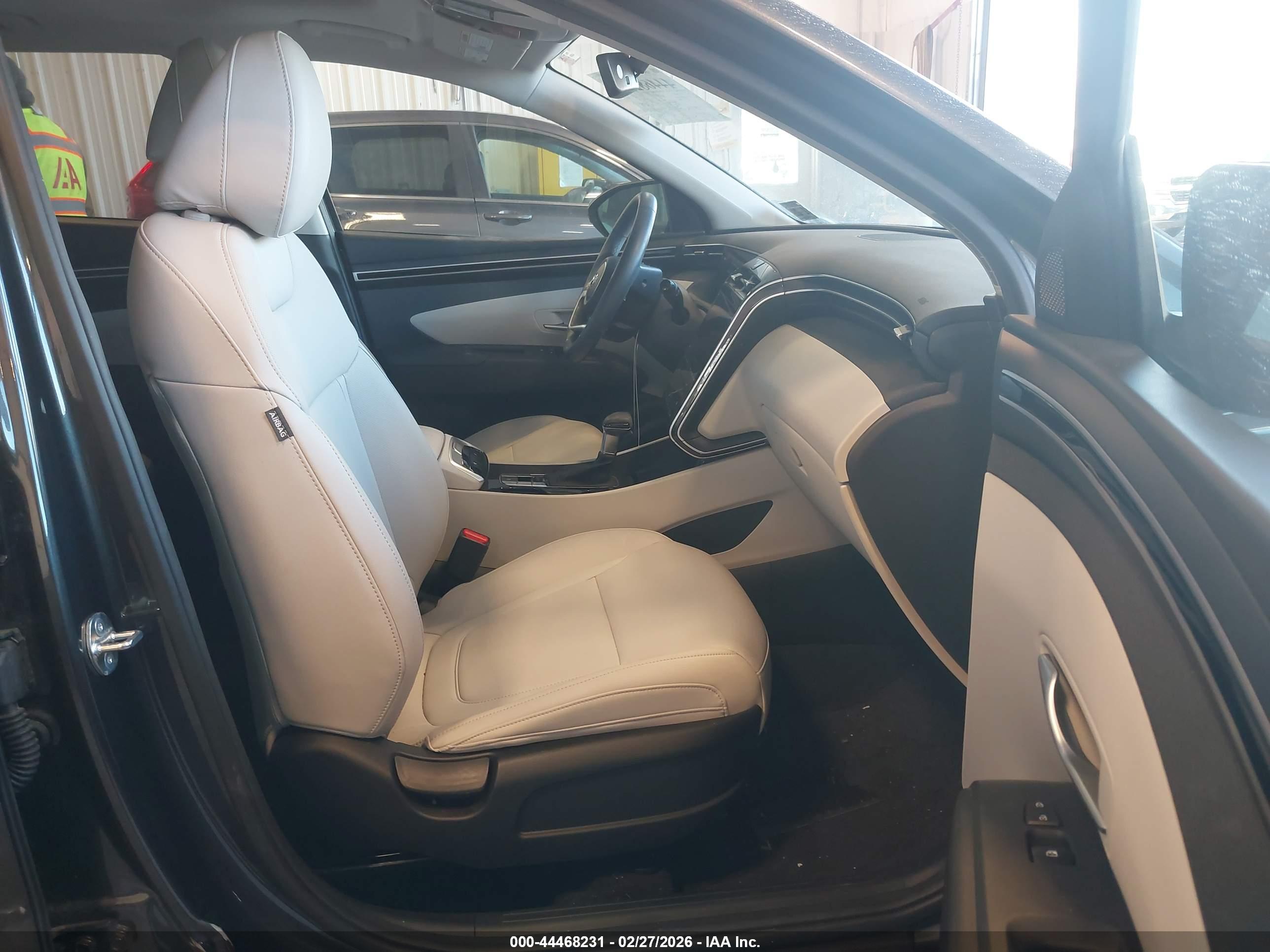 HYUNDAI TUCSON image 5