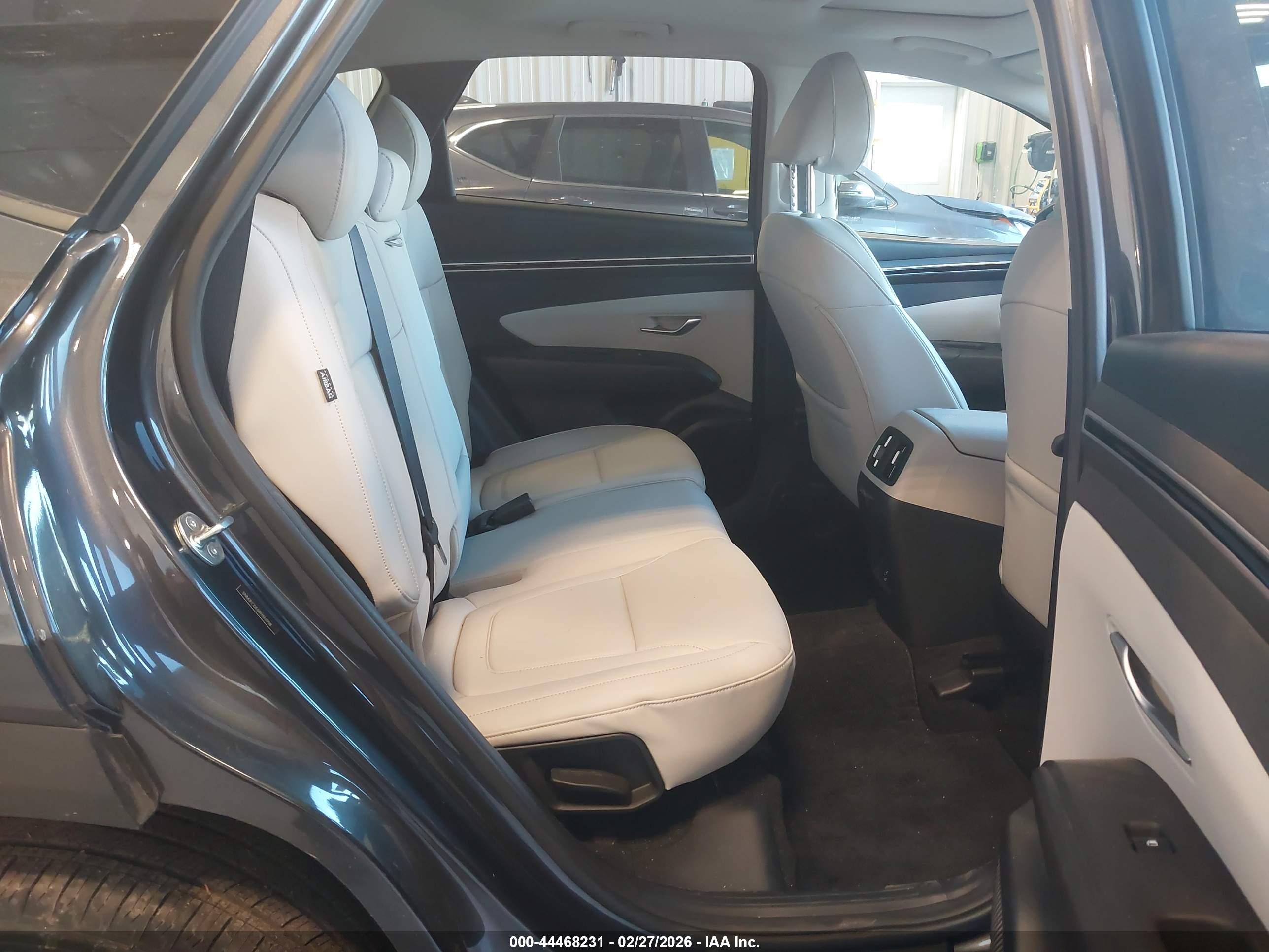 HYUNDAI TUCSON image 8