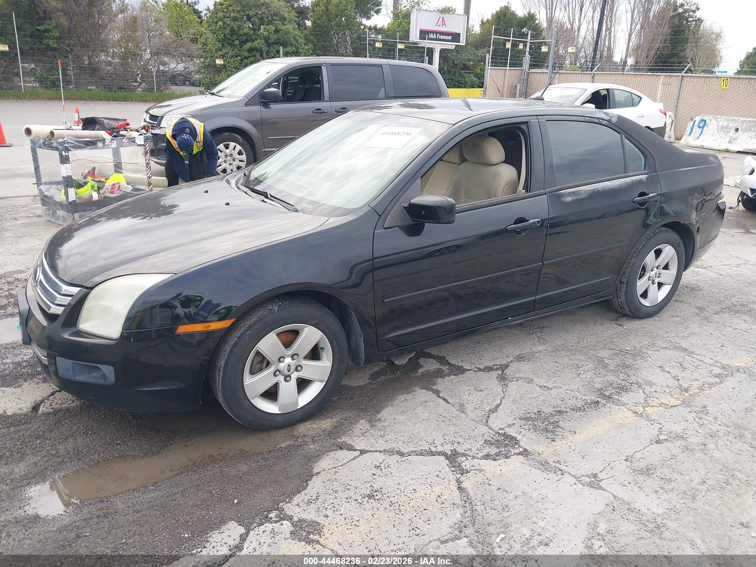 FORD FUSION image 2