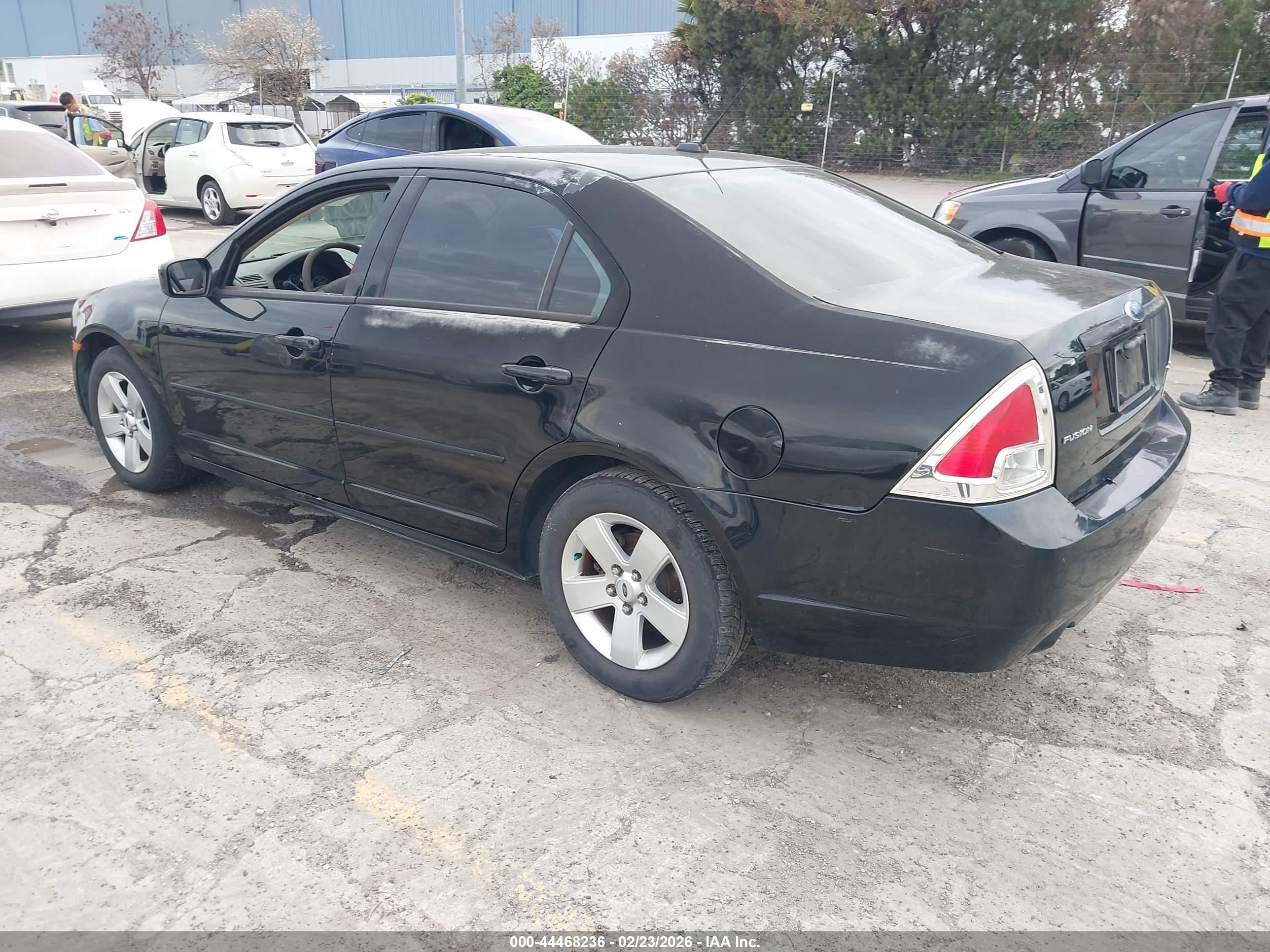 FORD FUSION image 3