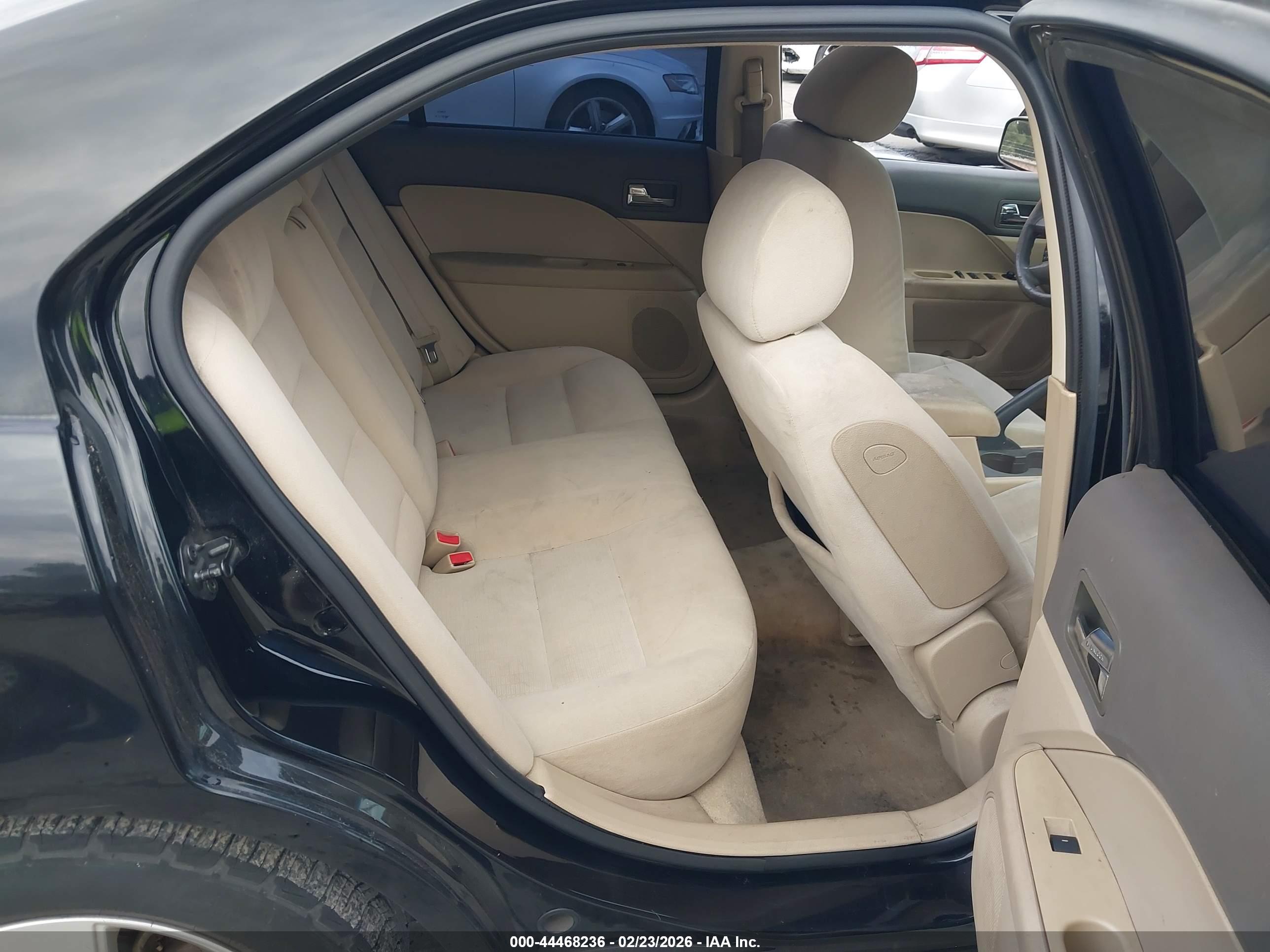 FORD FUSION image 8