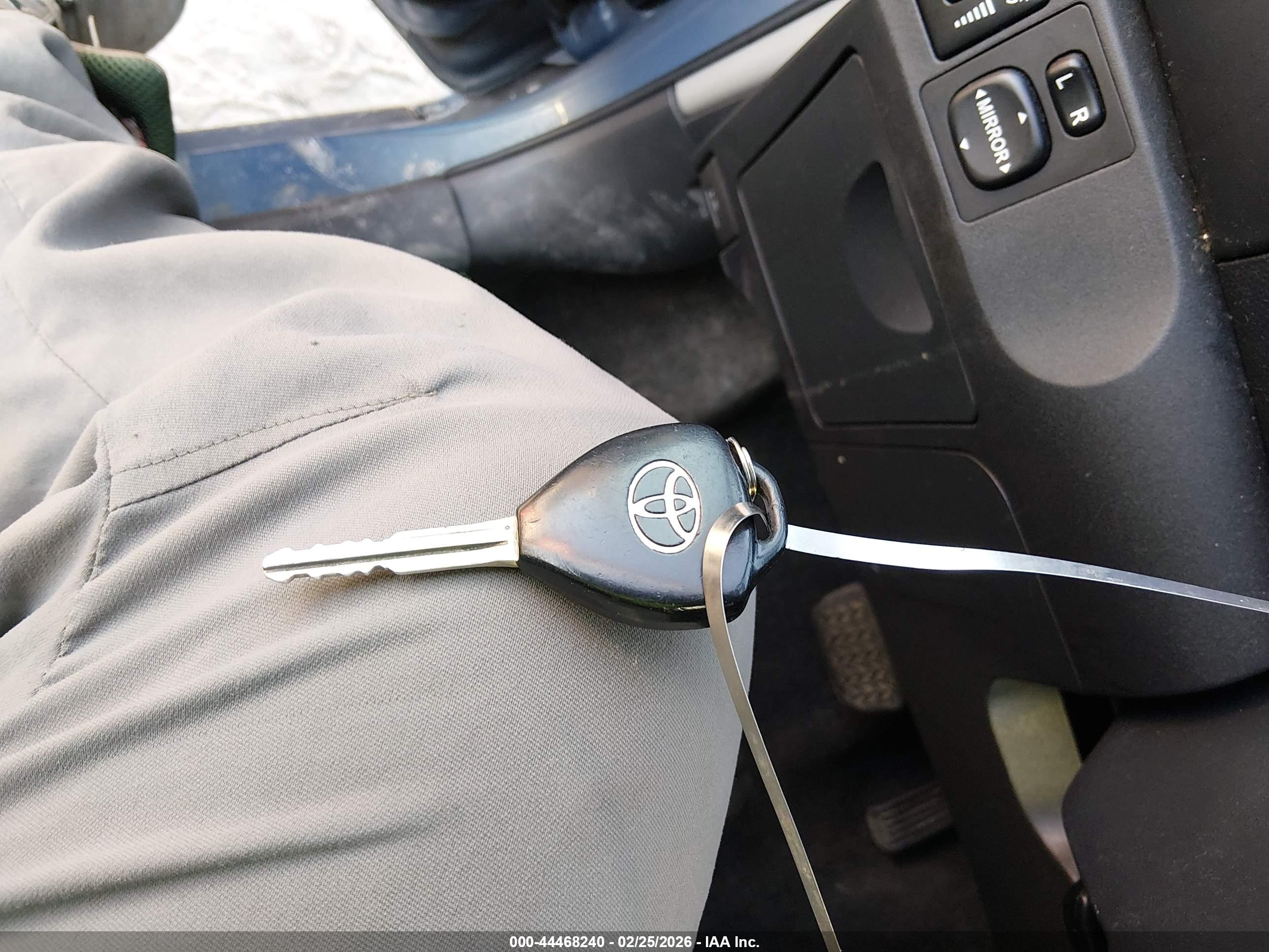 TOYOTA YARIS image 11