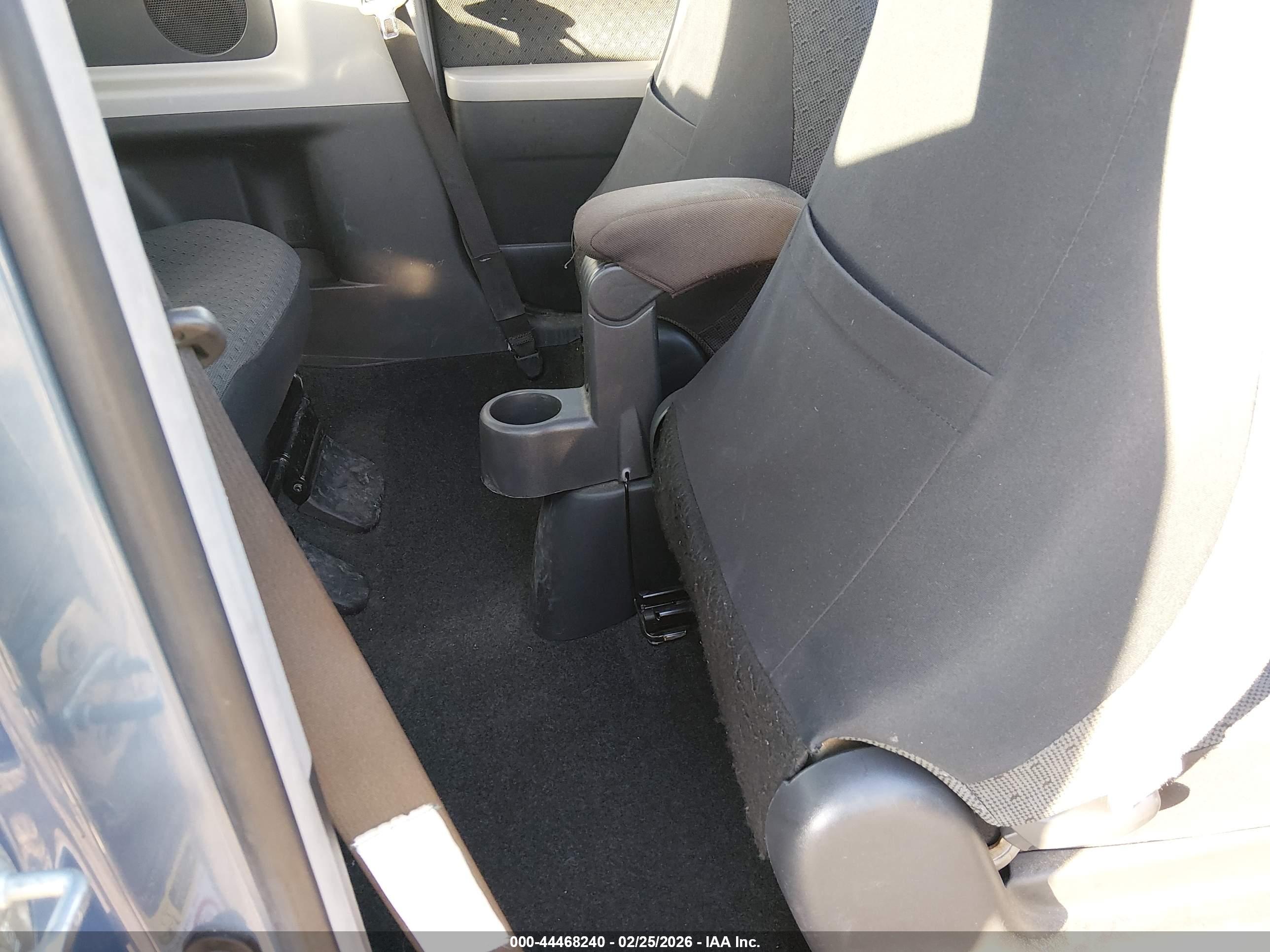 TOYOTA YARIS image 8