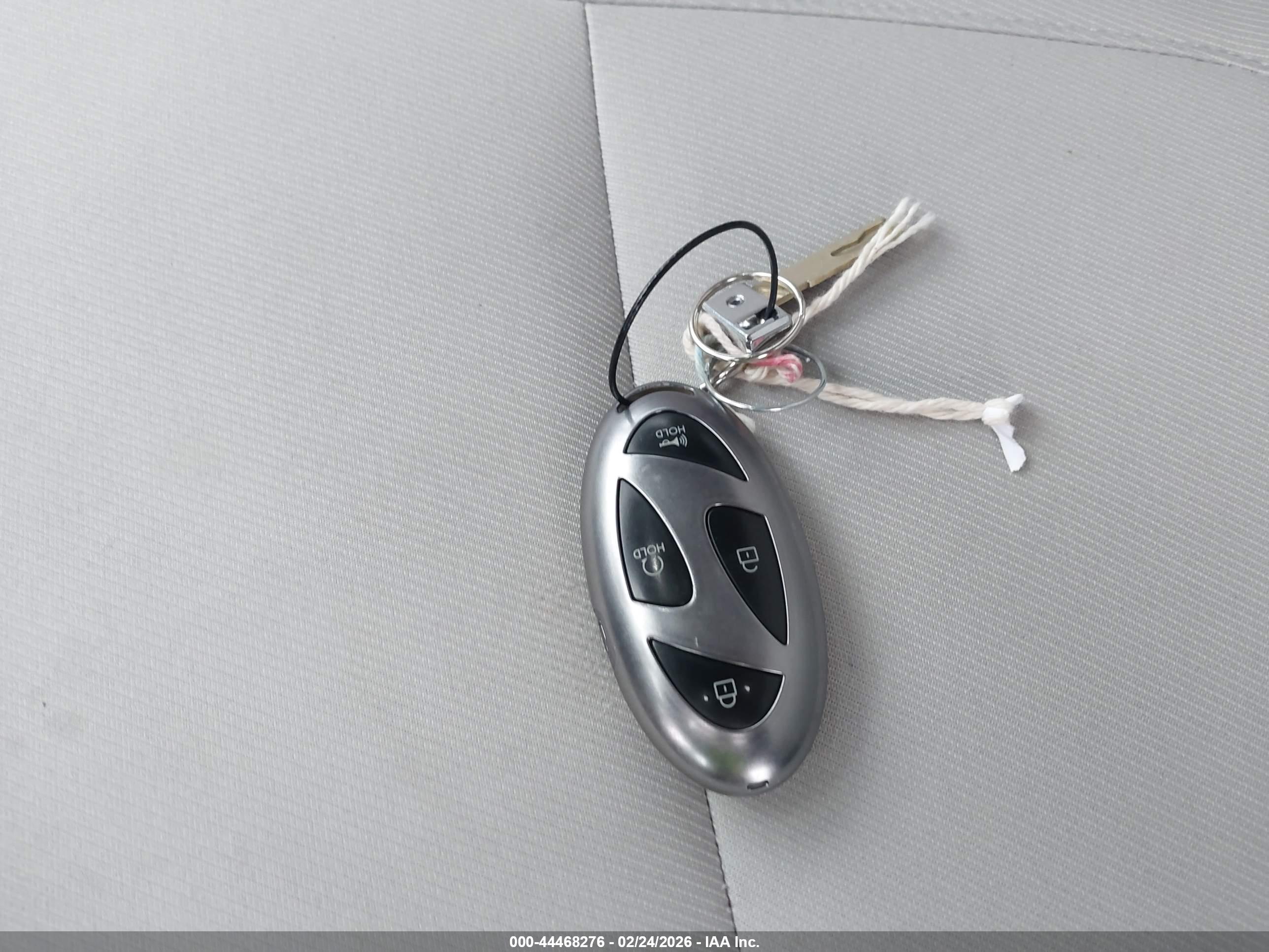 HYUNDAI TUCSON image 11