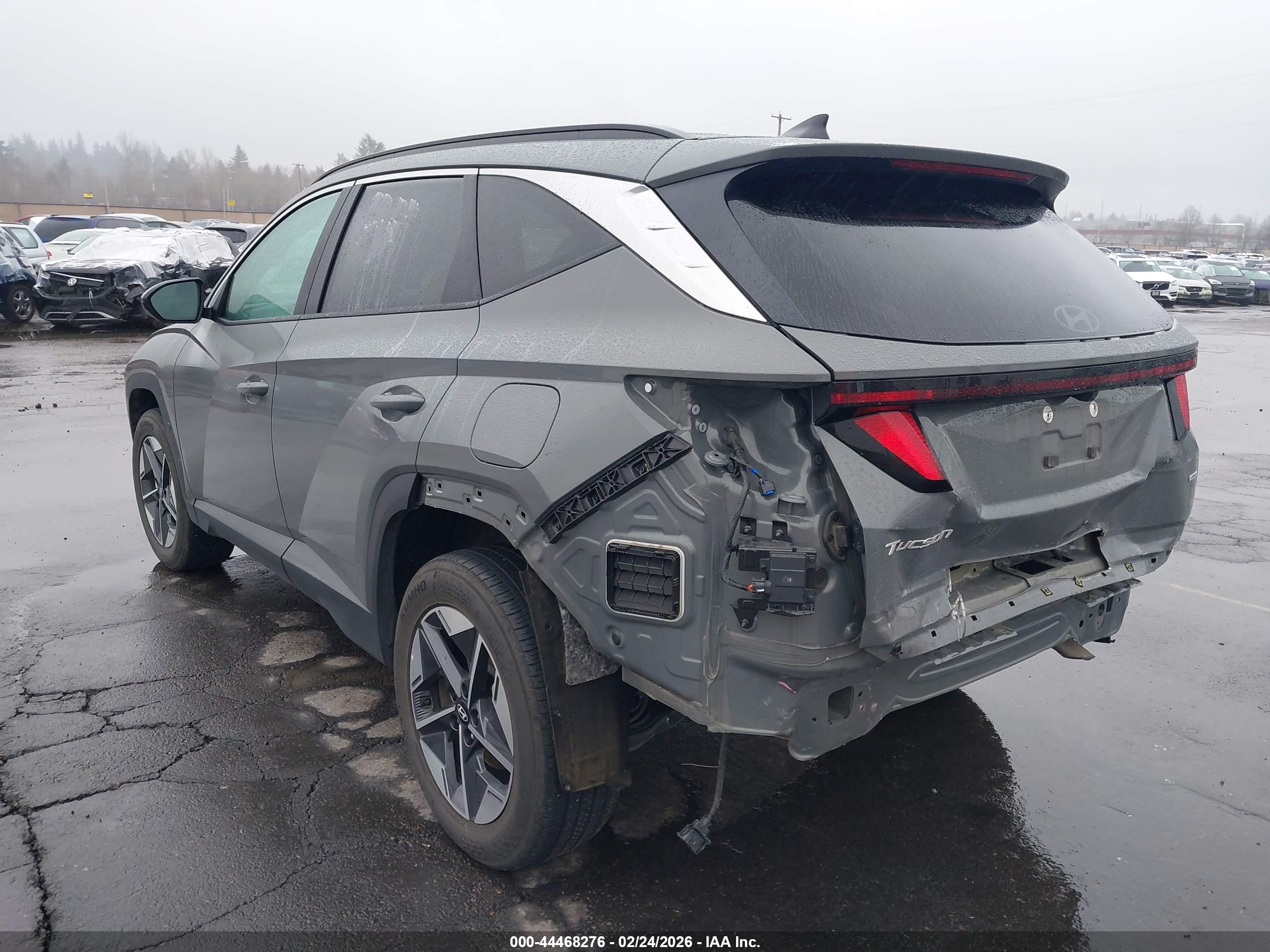 HYUNDAI TUCSON image 3