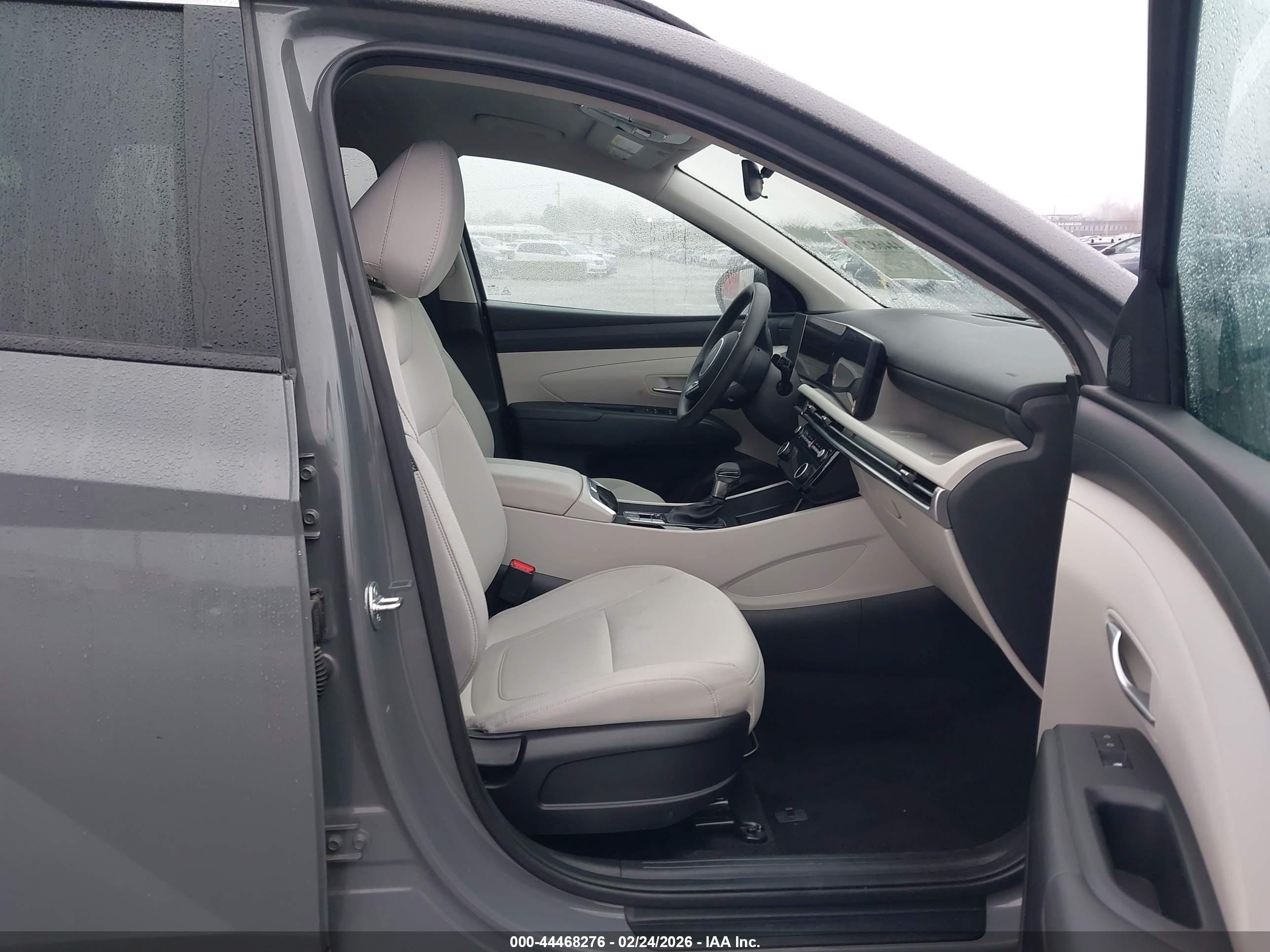 HYUNDAI TUCSON image 5