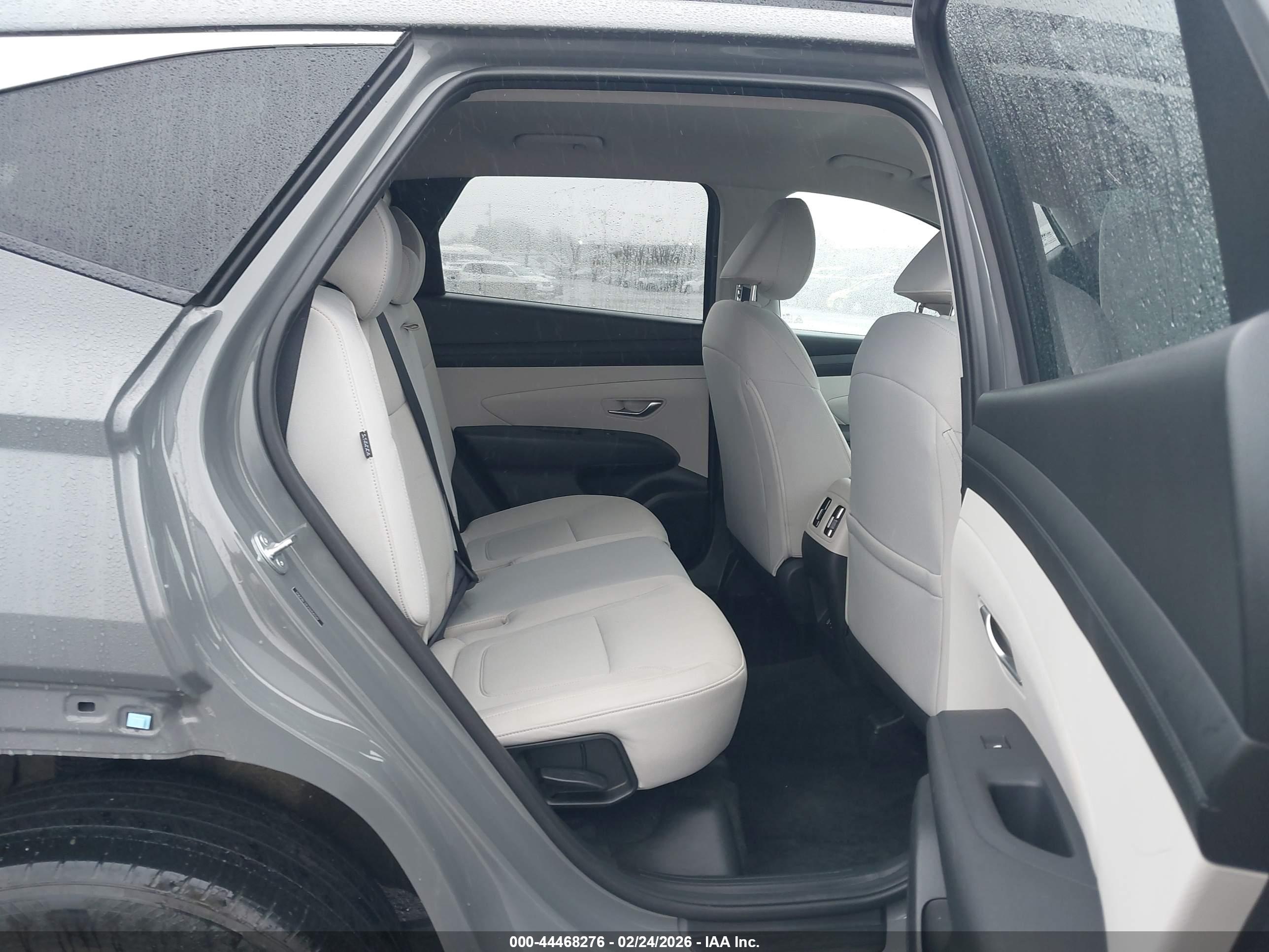 HYUNDAI TUCSON image 8