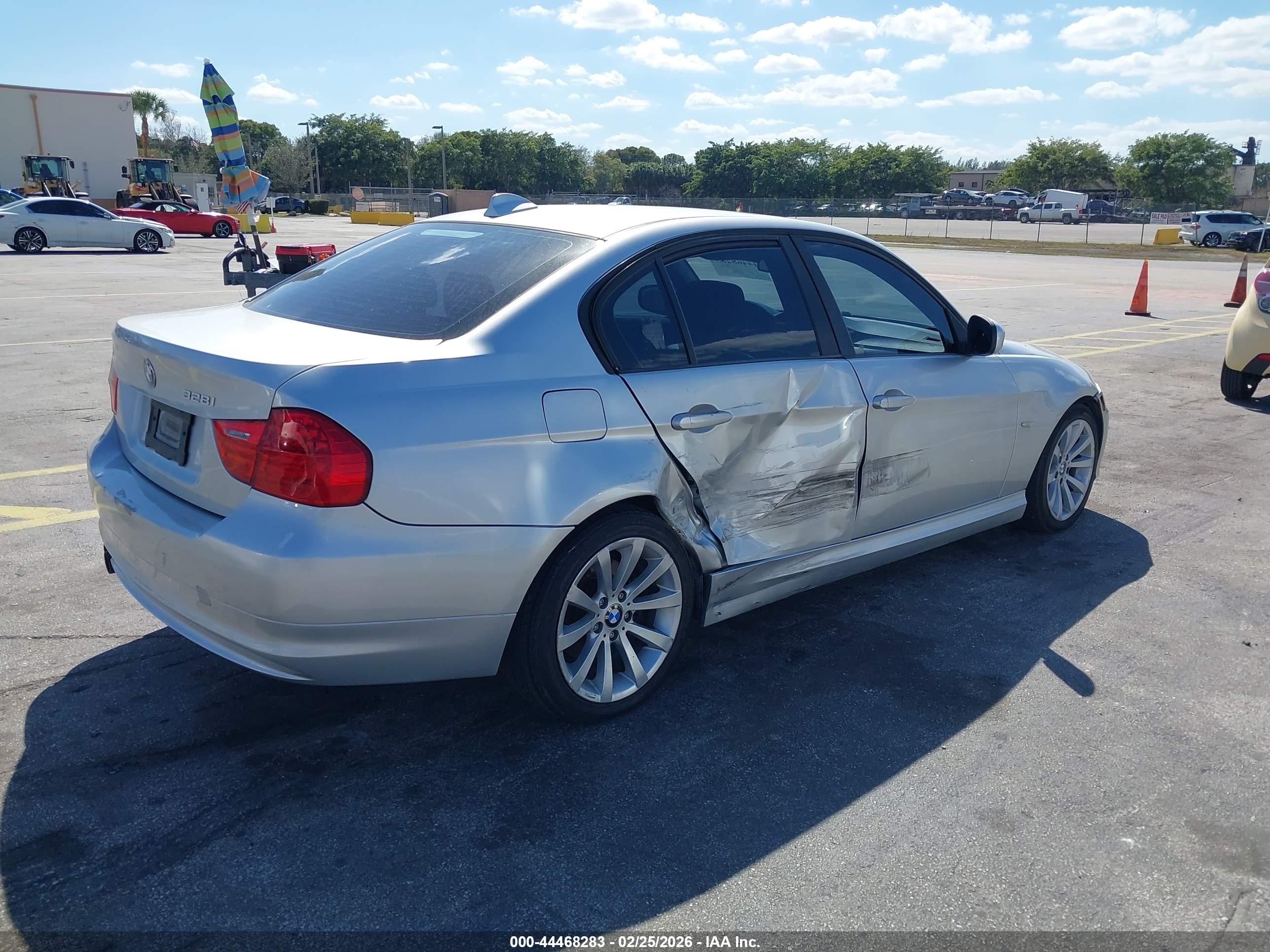 BMW 328I image 4