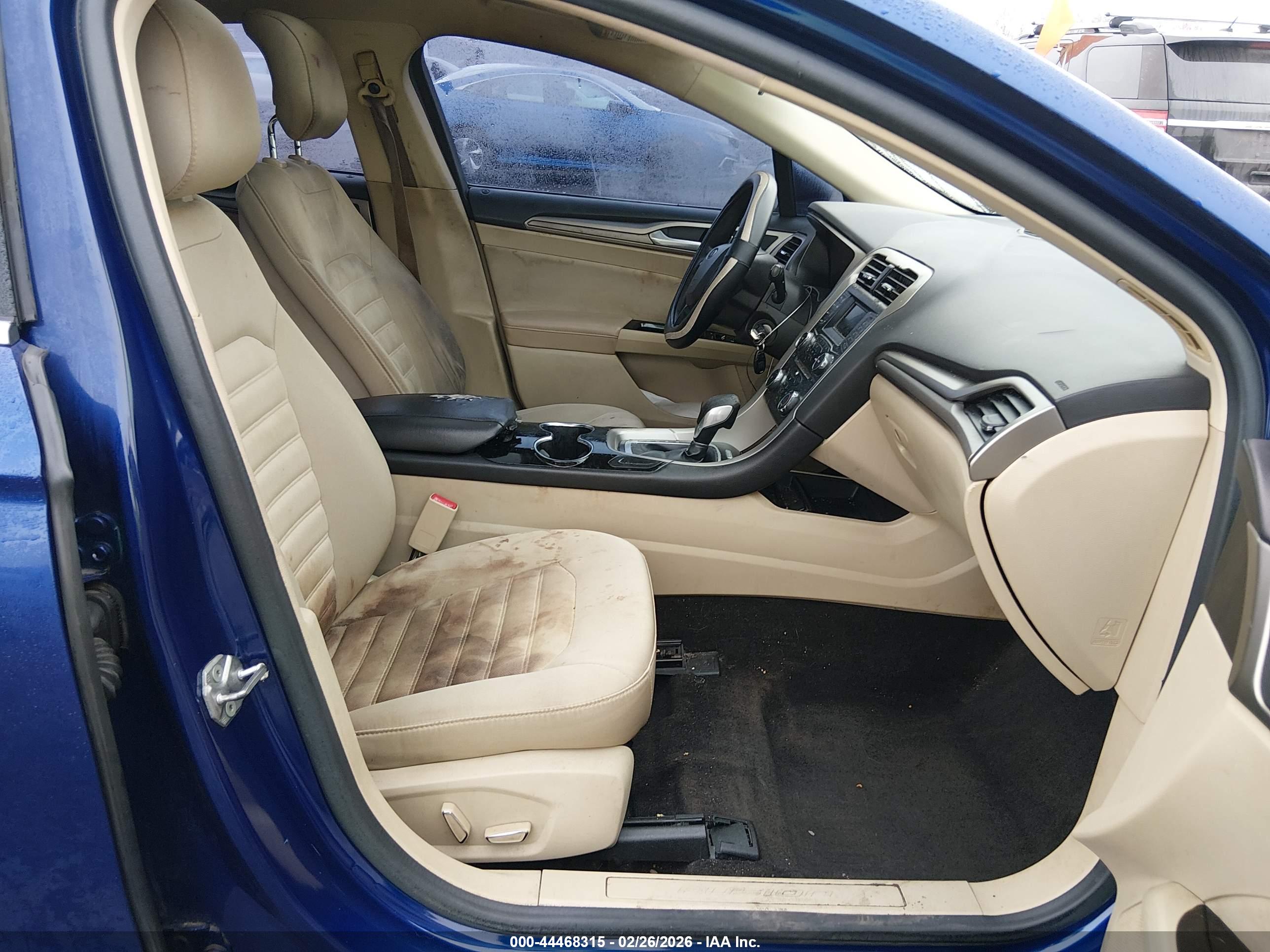 FORD FUSION image 5