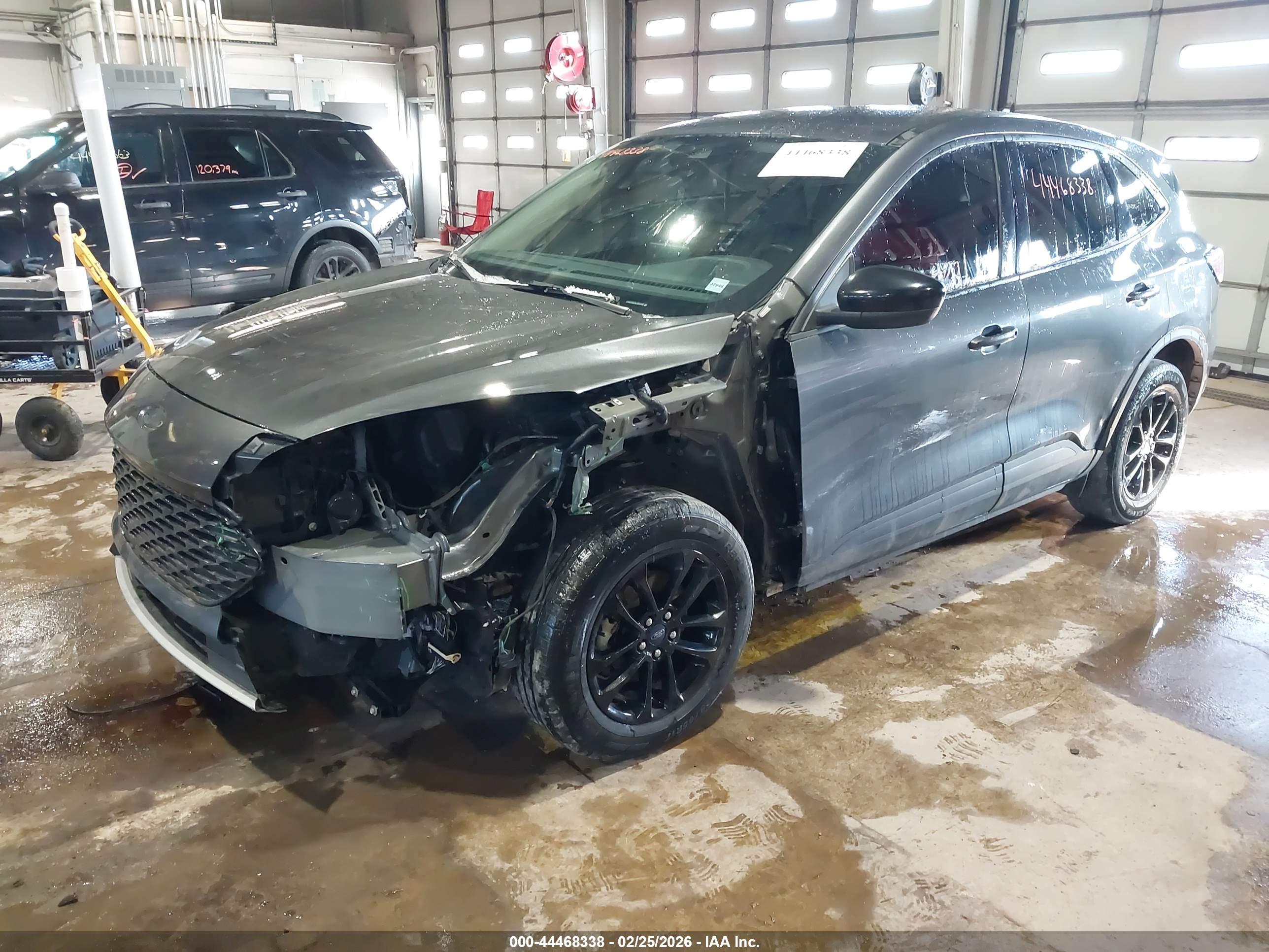 FORD ESCAPE image 2