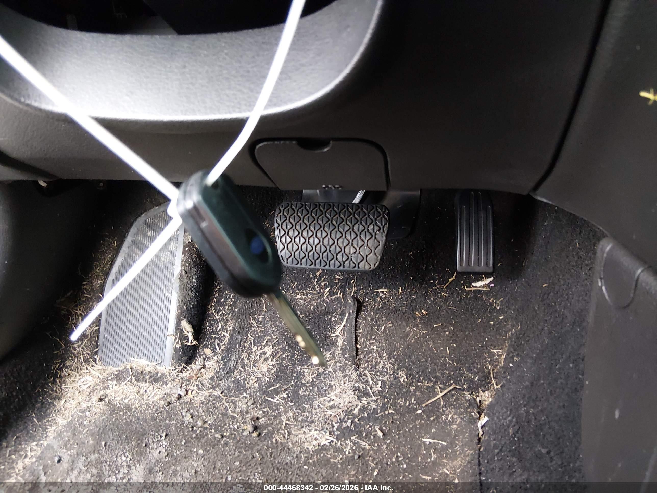 FORD FUSION image 11