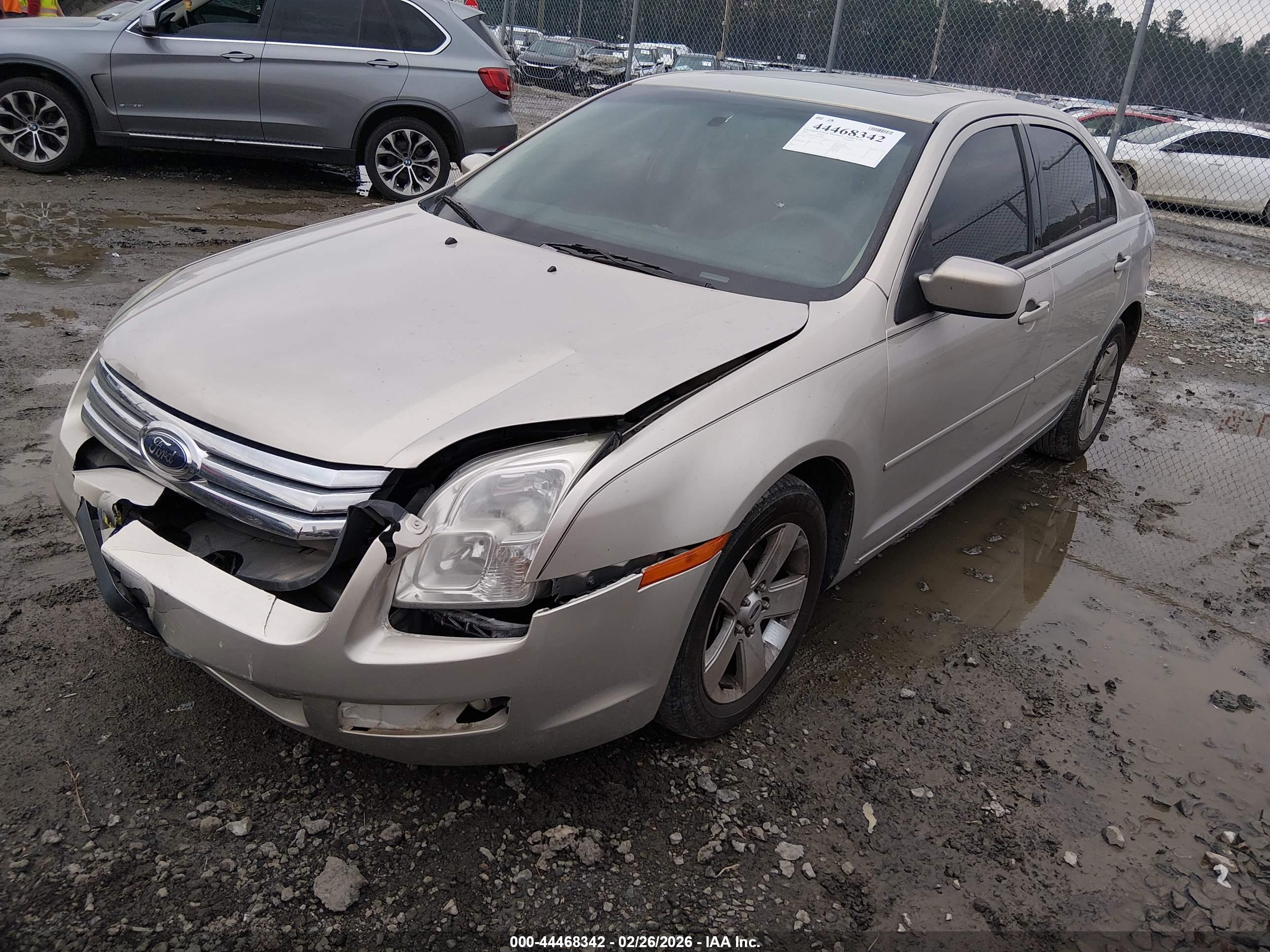 FORD FUSION image 2