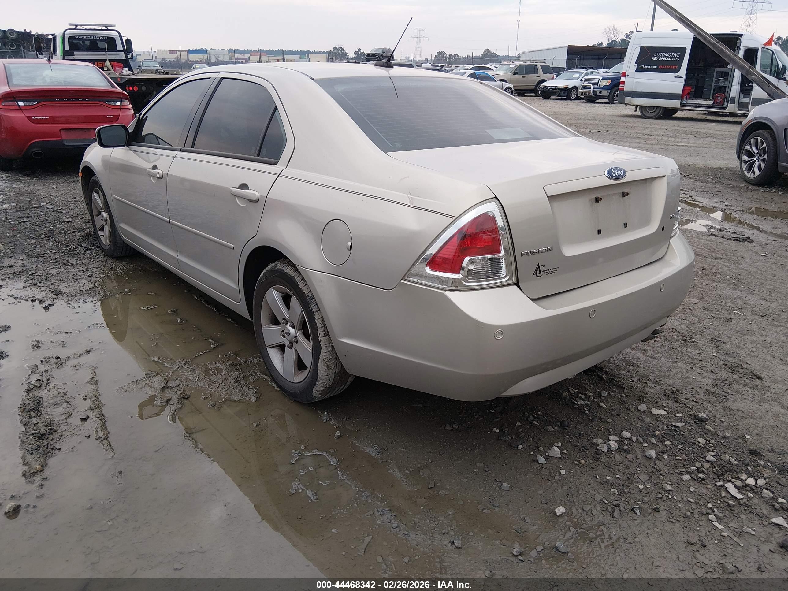 FORD FUSION image 3