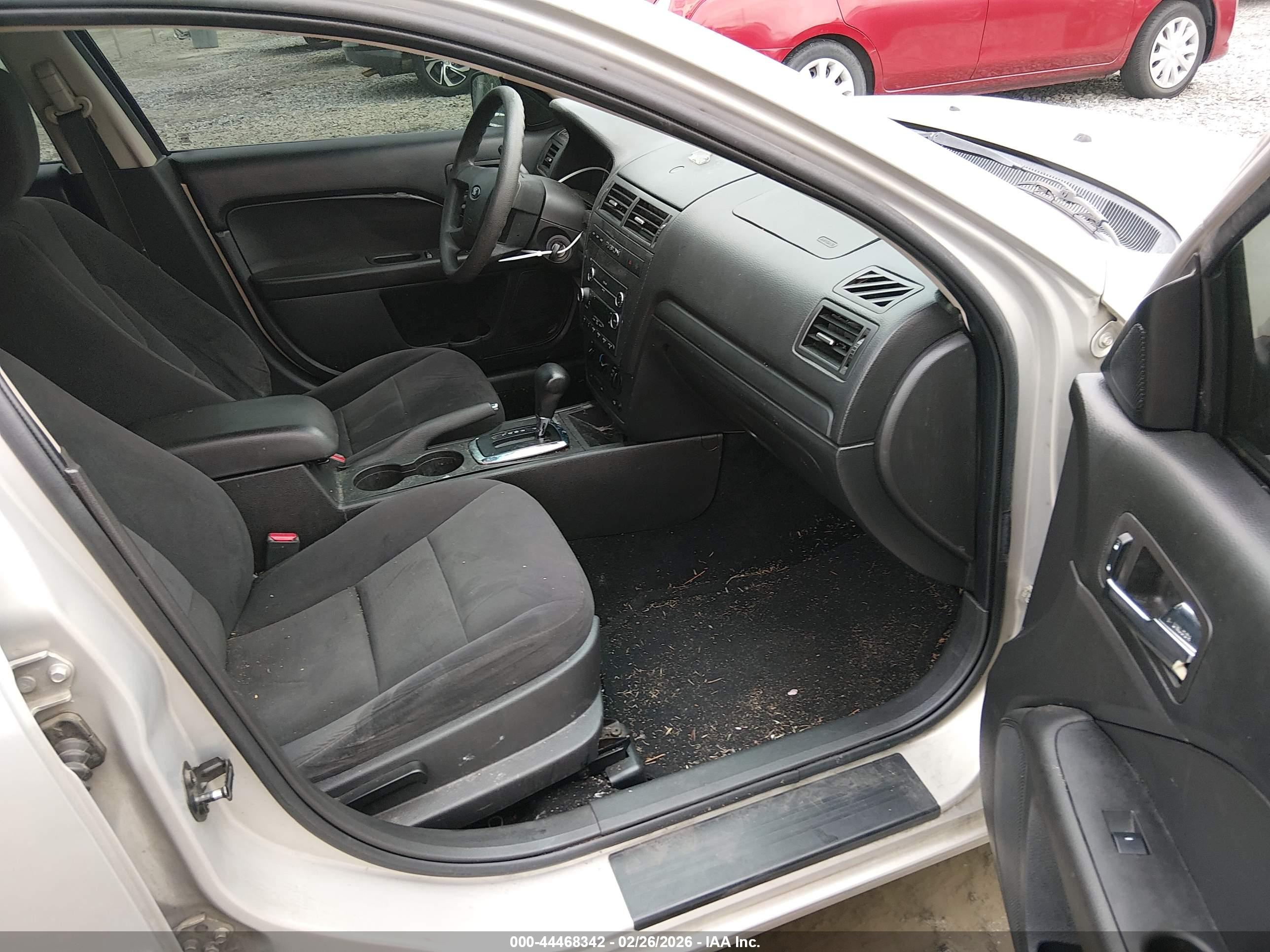 FORD FUSION image 5