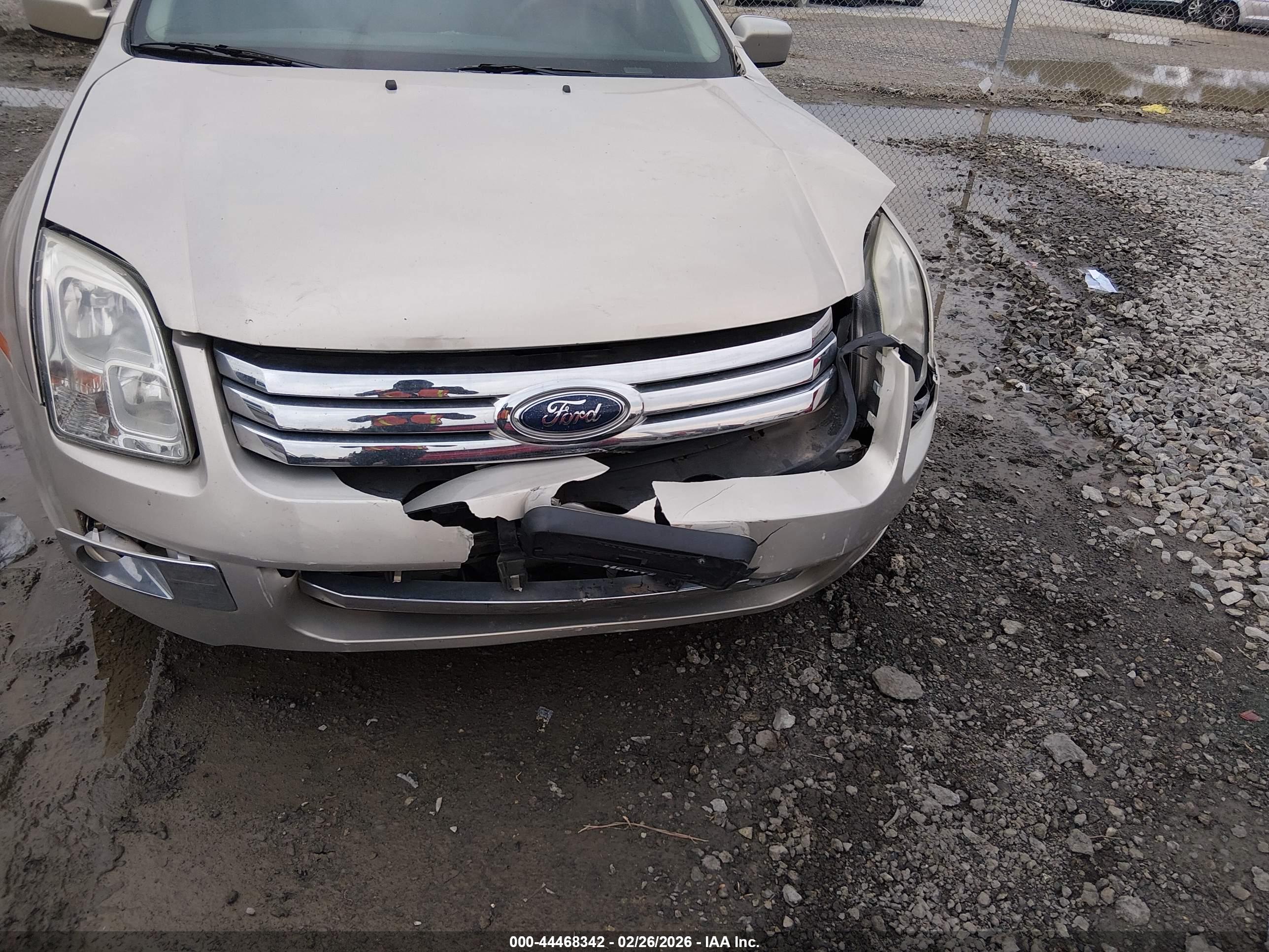 FORD FUSION image 6