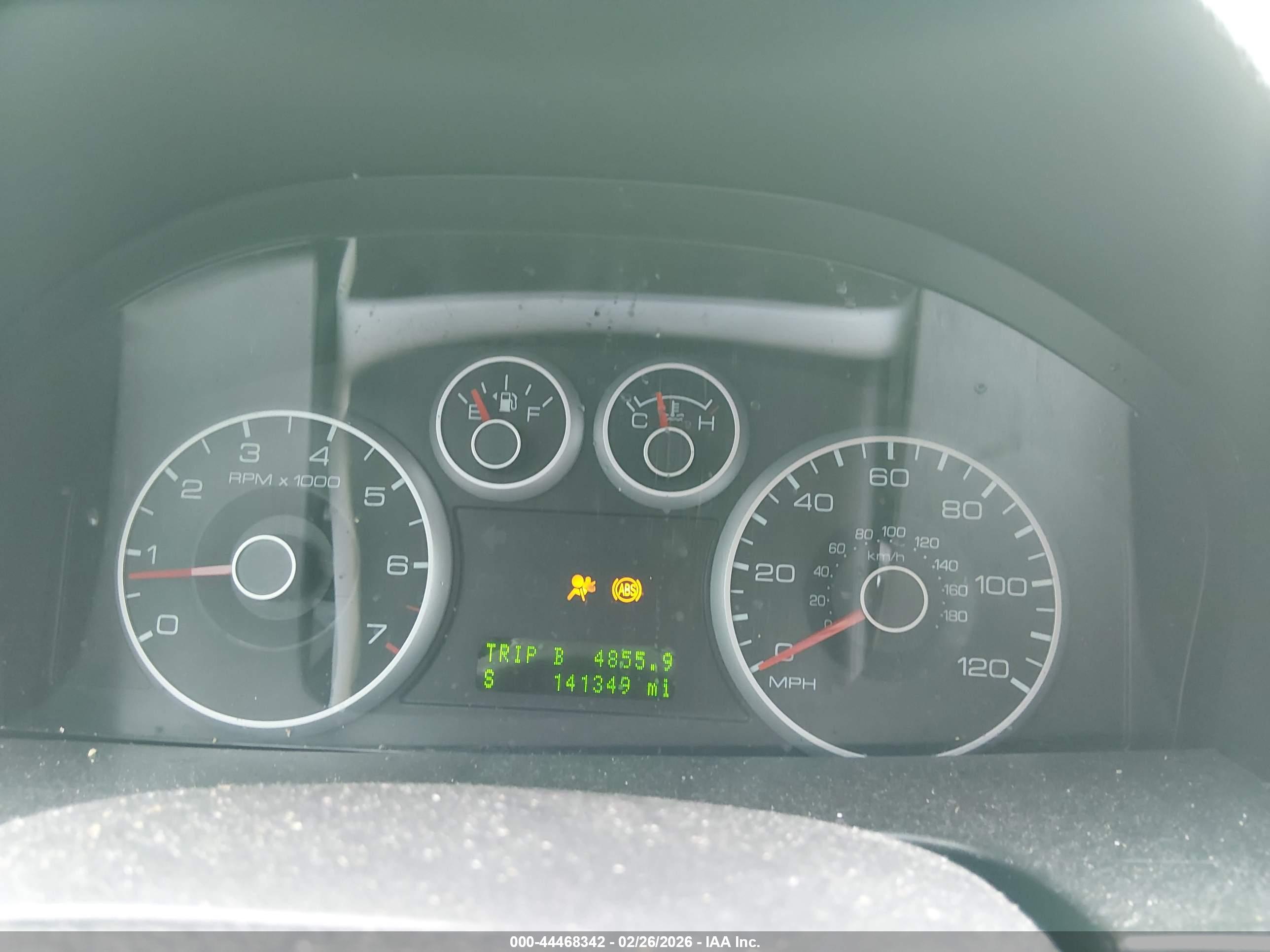 FORD FUSION image 7
