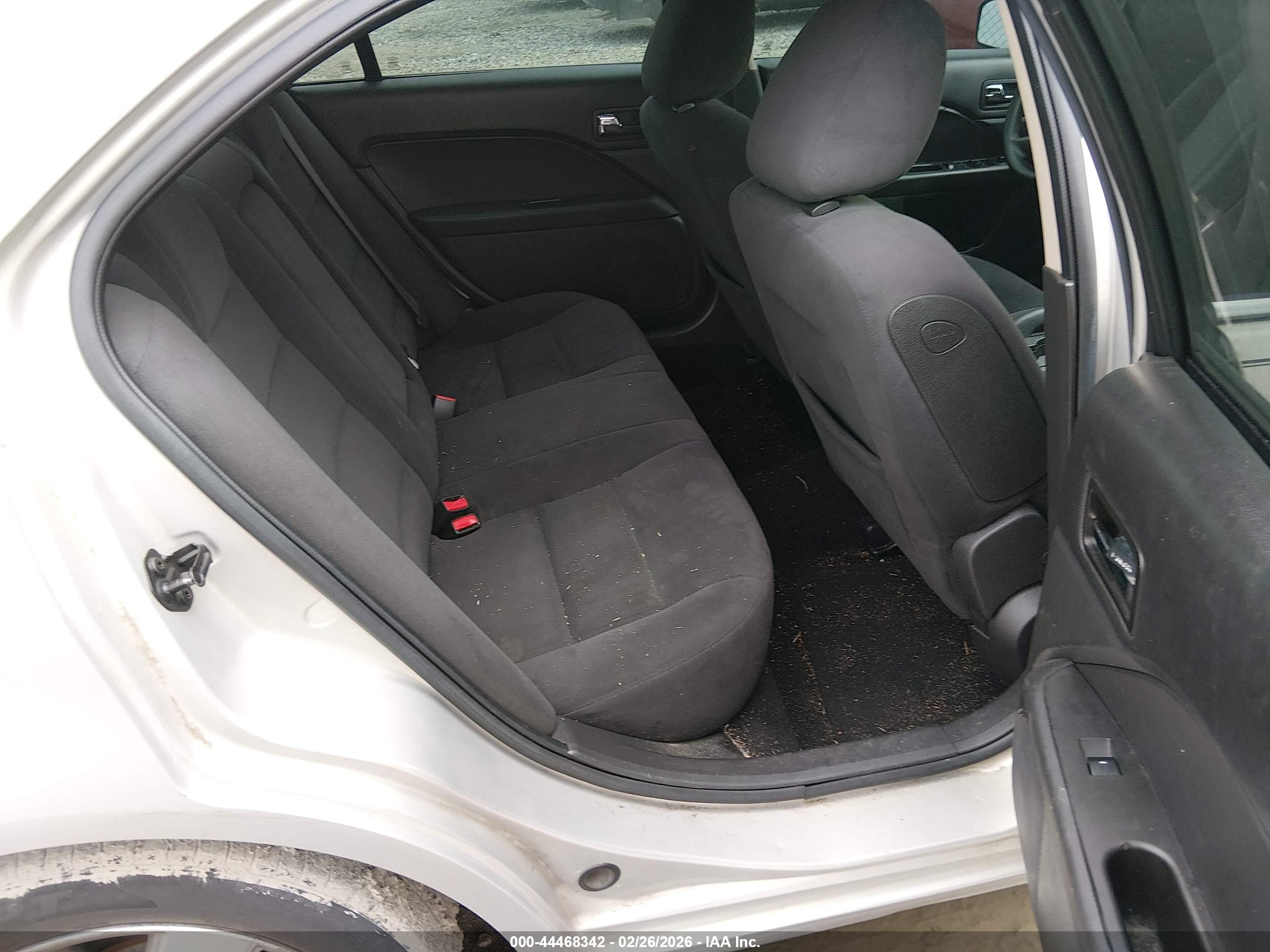 FORD FUSION image 8