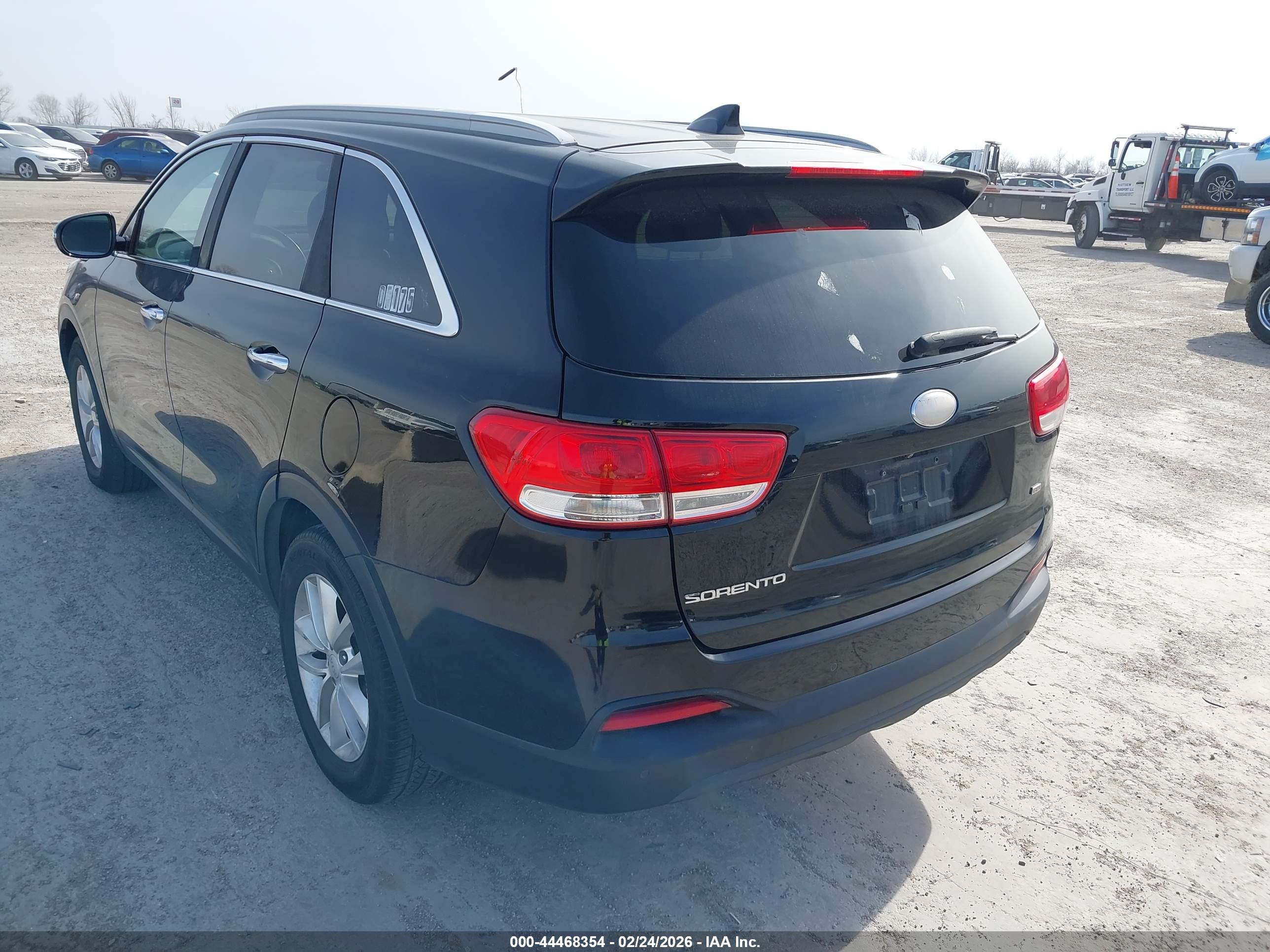 KIA SORENTO image 3