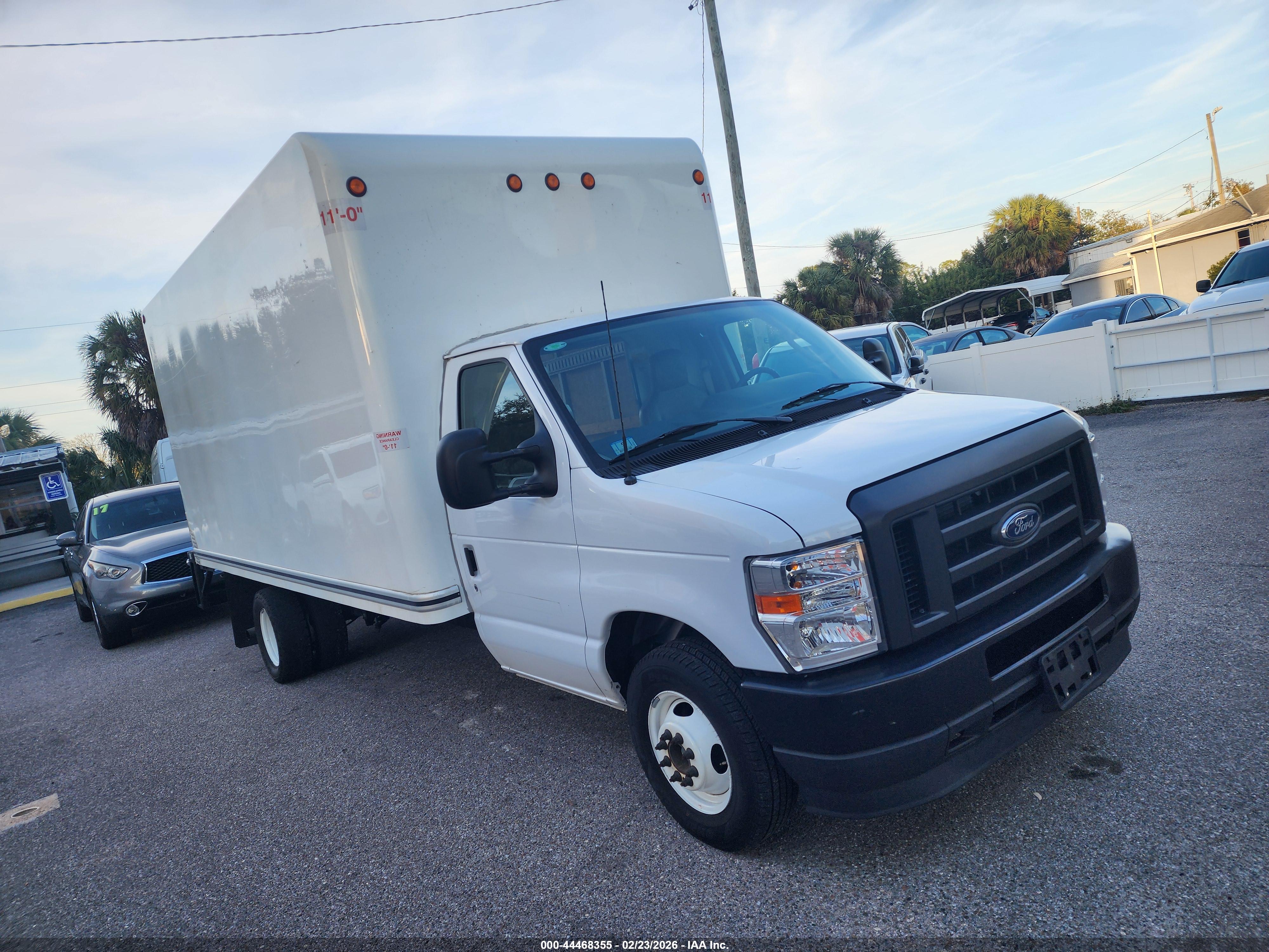 FORD E-350 image 2