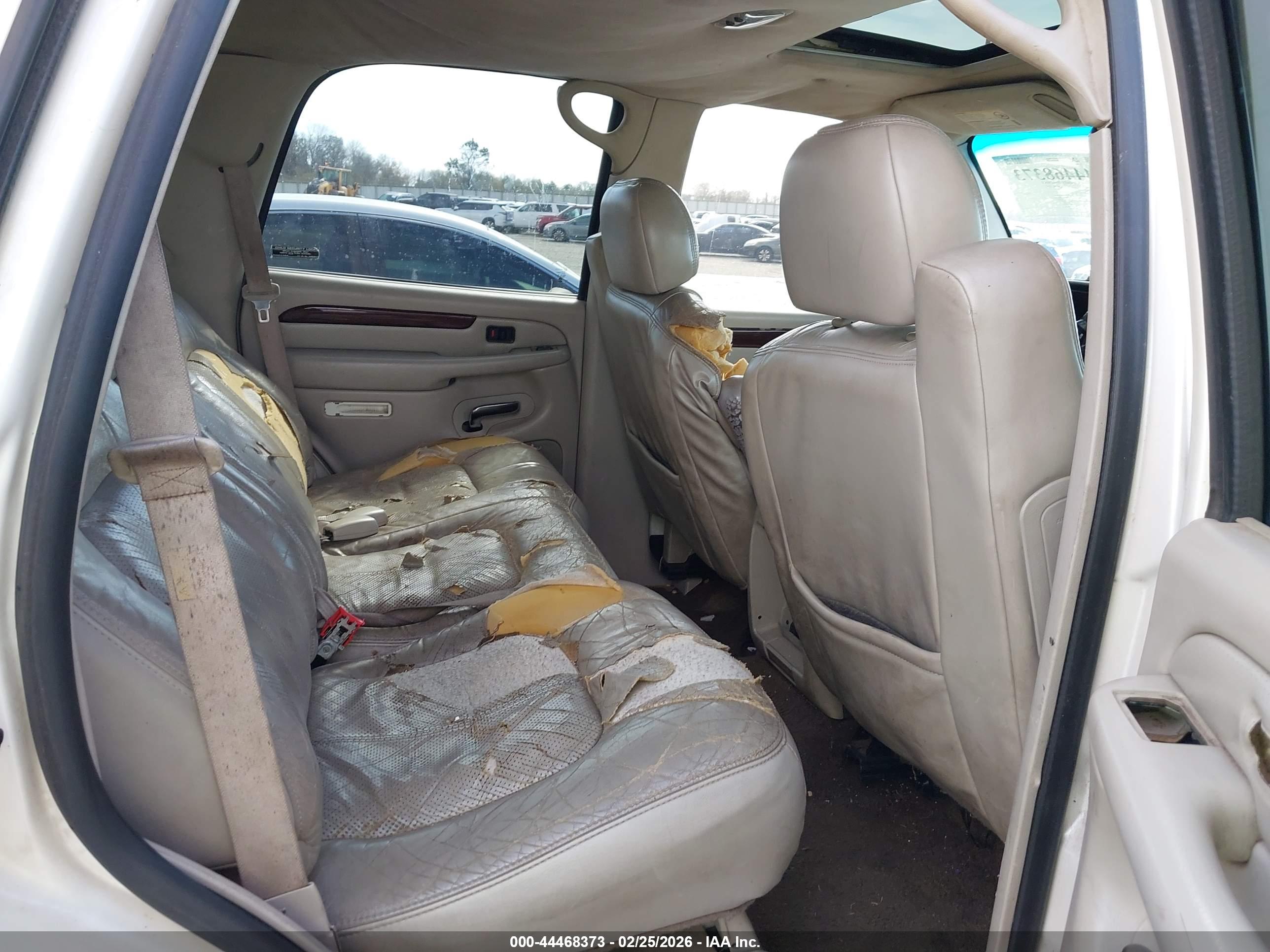 CADILLAC ESCALADE image 8