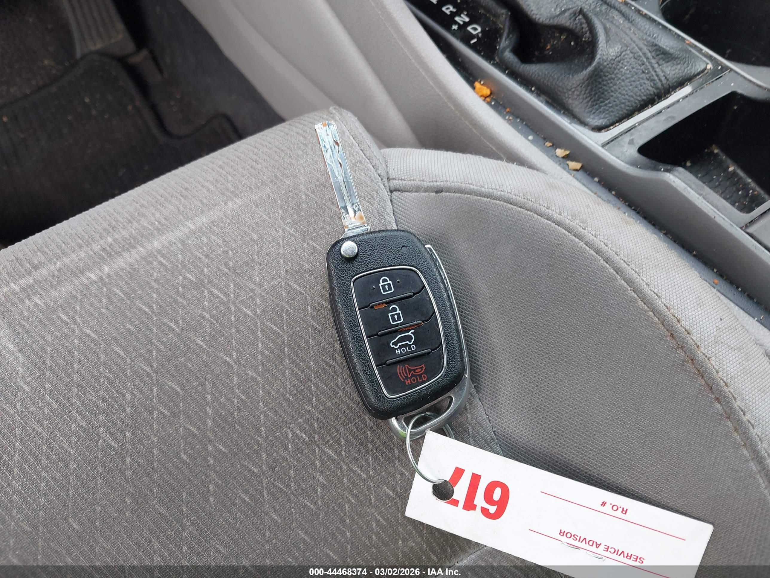 HYUNDAI TUCSON image 11
