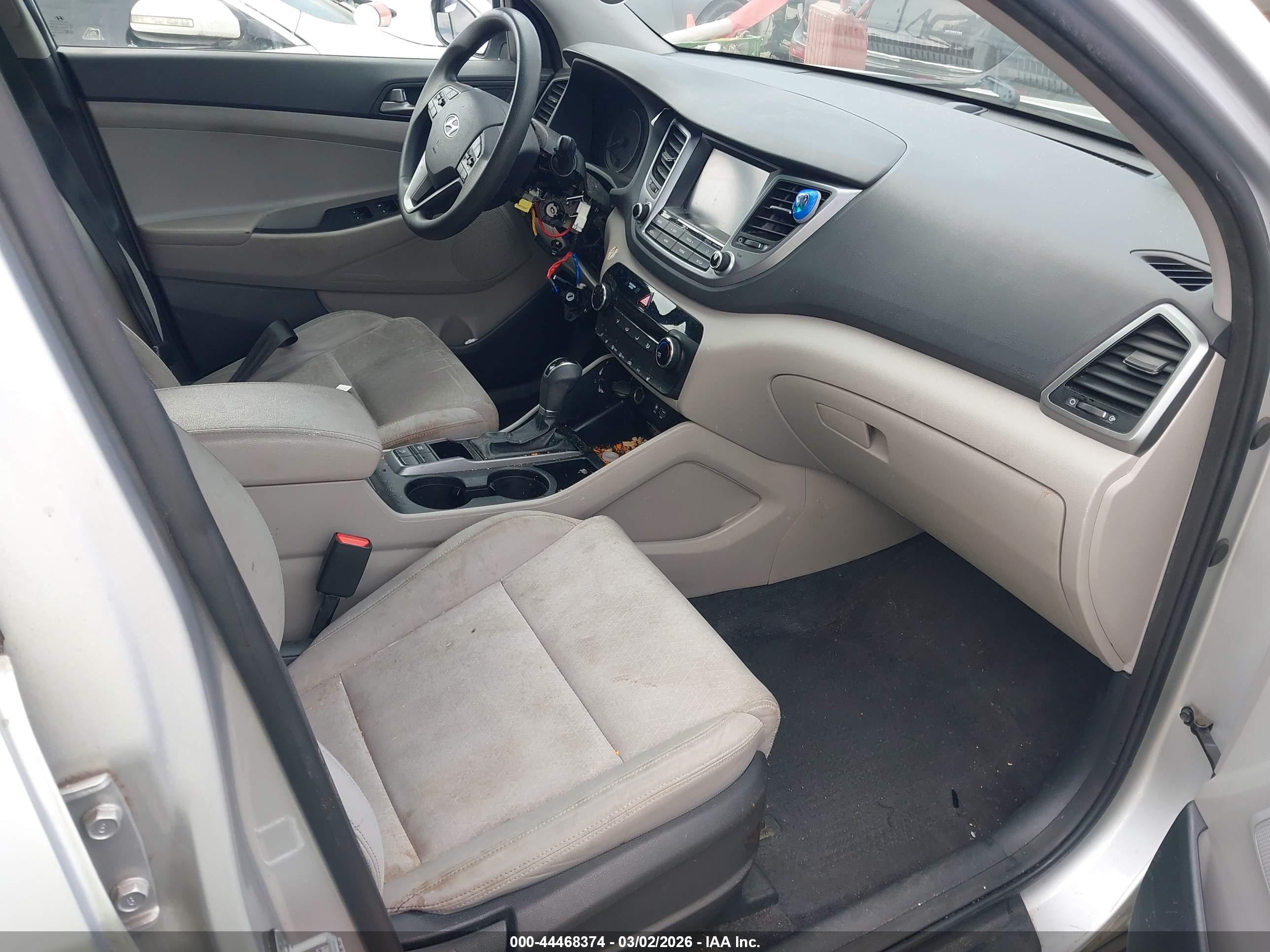 HYUNDAI TUCSON image 5