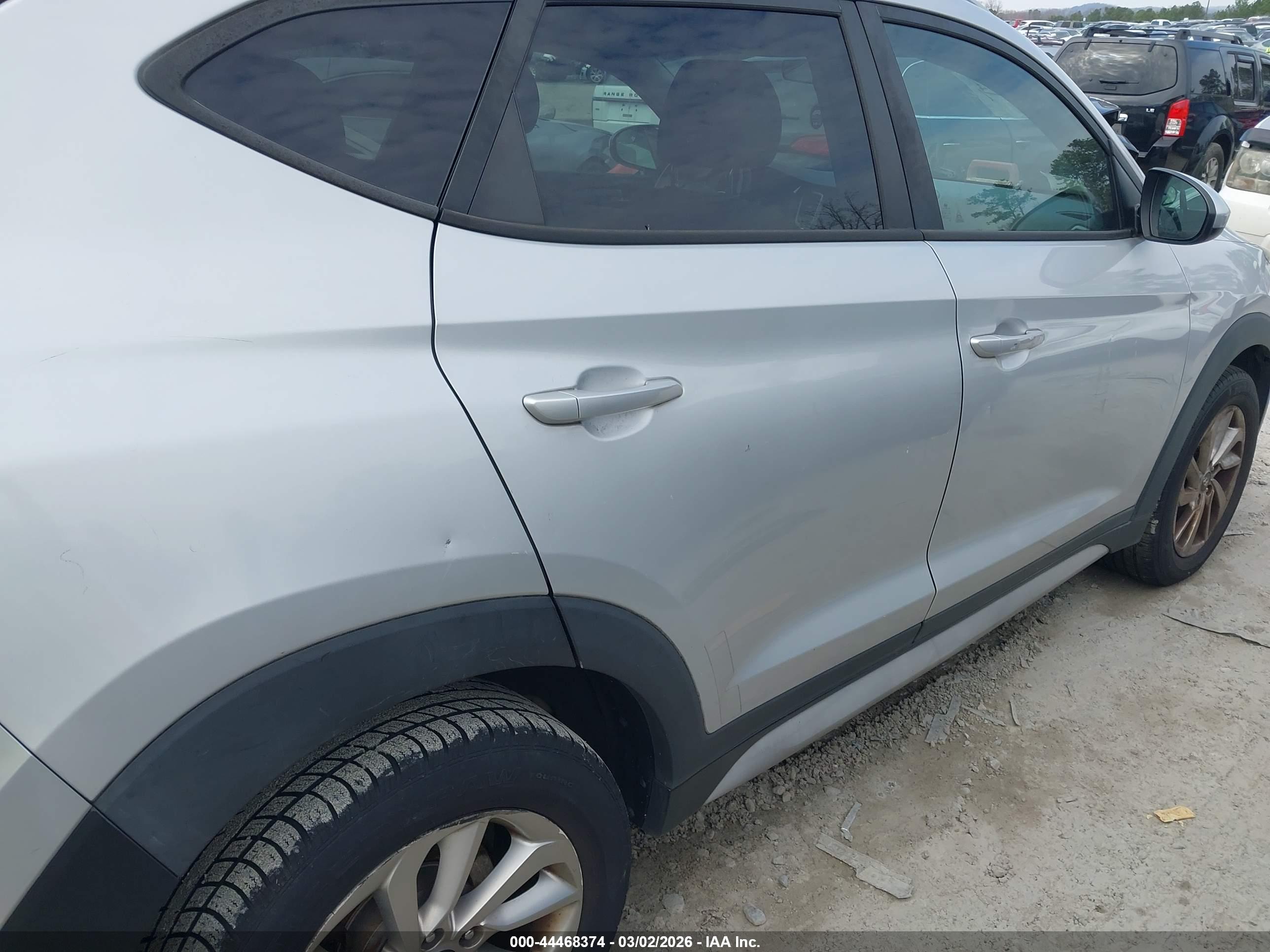 HYUNDAI TUCSON image 6