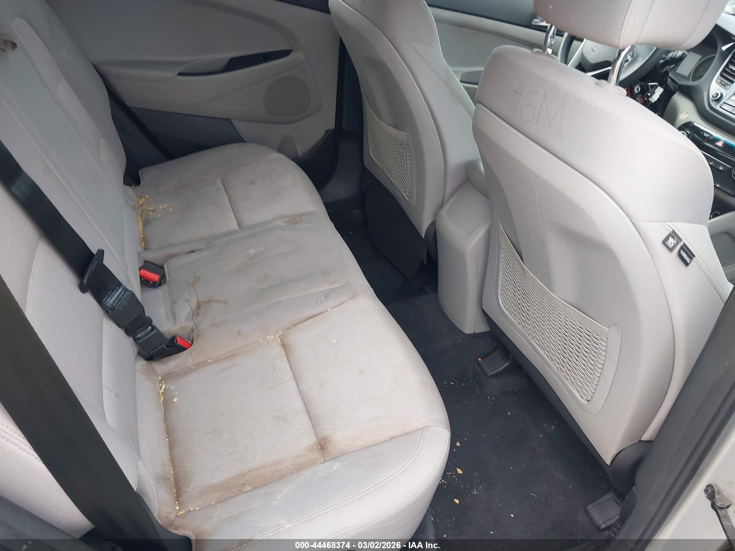 HYUNDAI TUCSON image 8