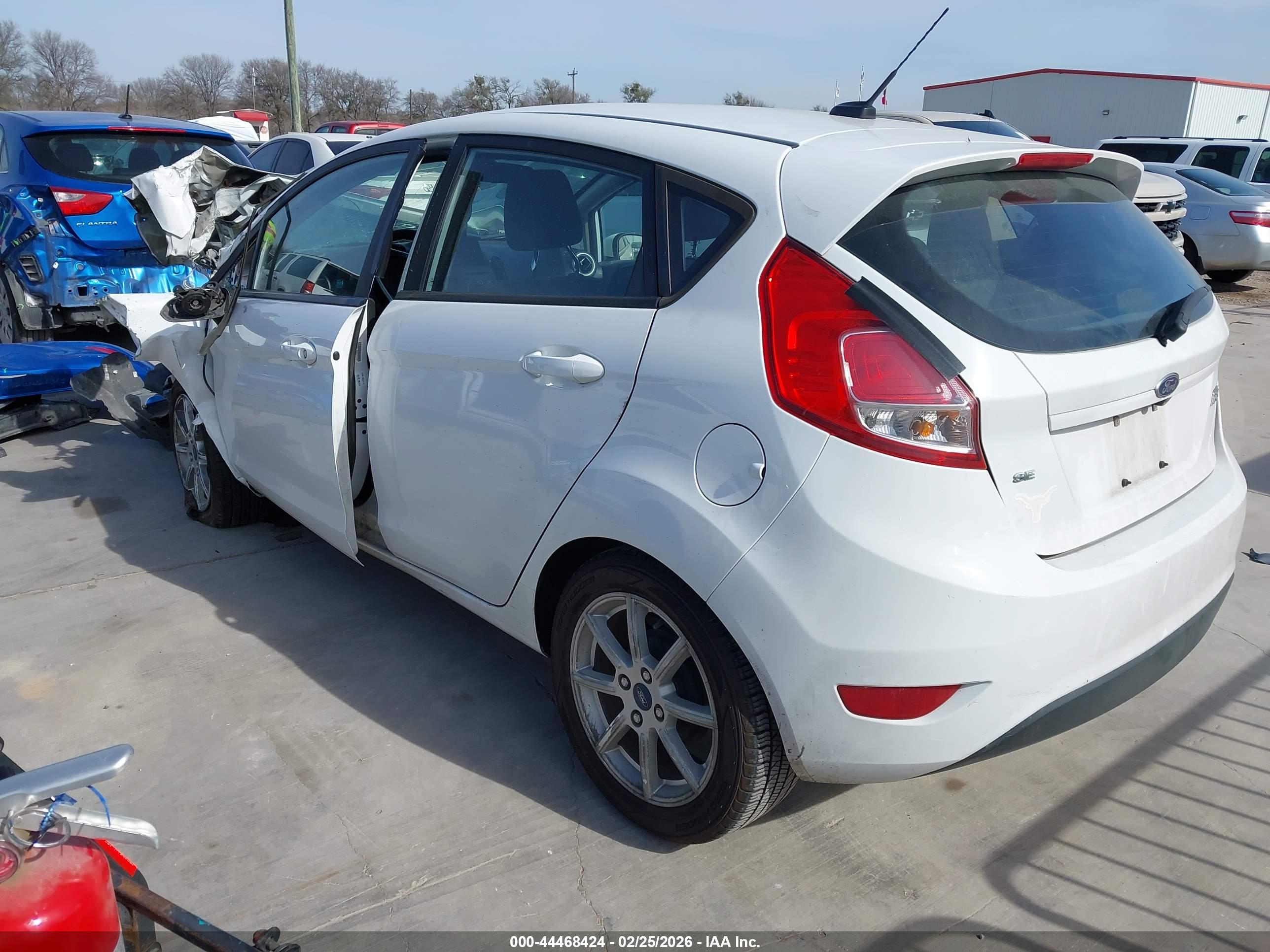 FORD FIESTA image 3