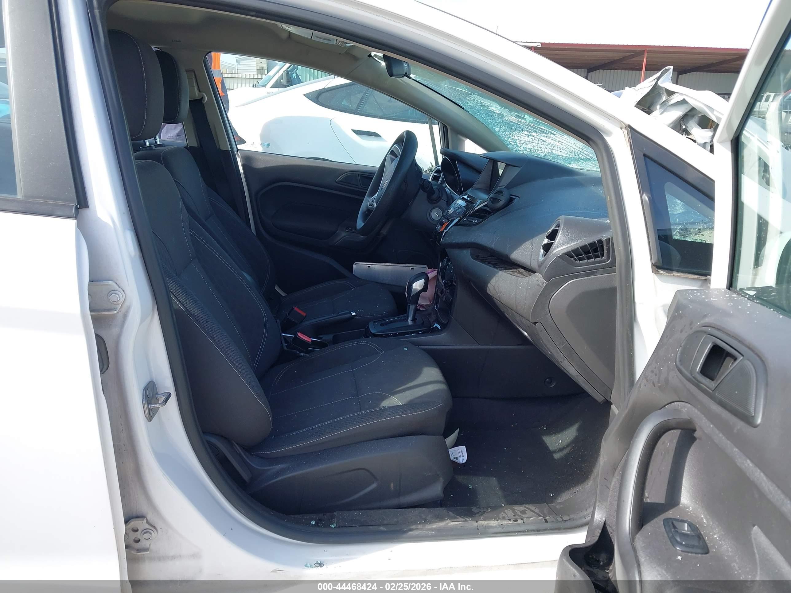 FORD FIESTA image 5