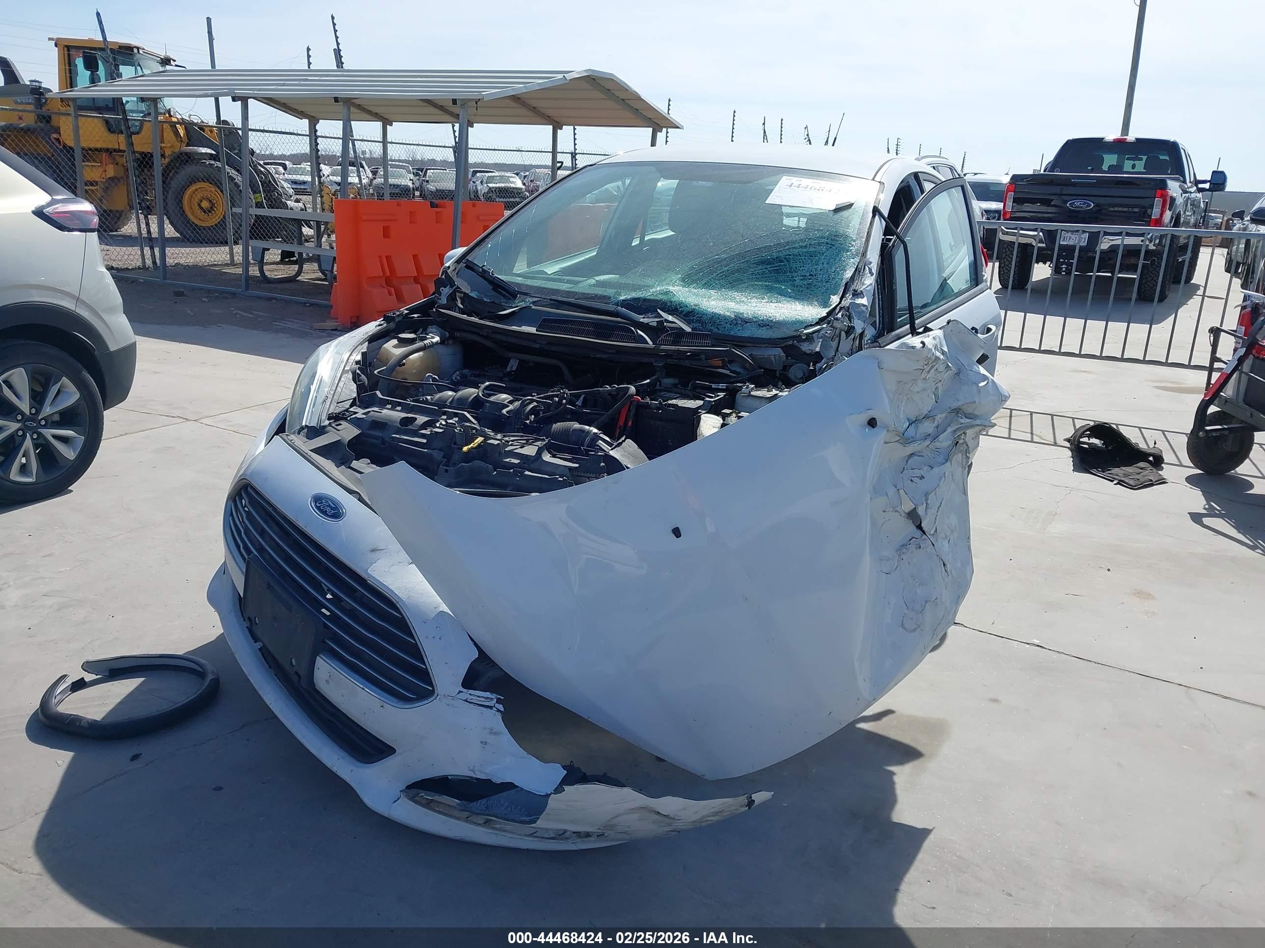 FORD FIESTA image 6