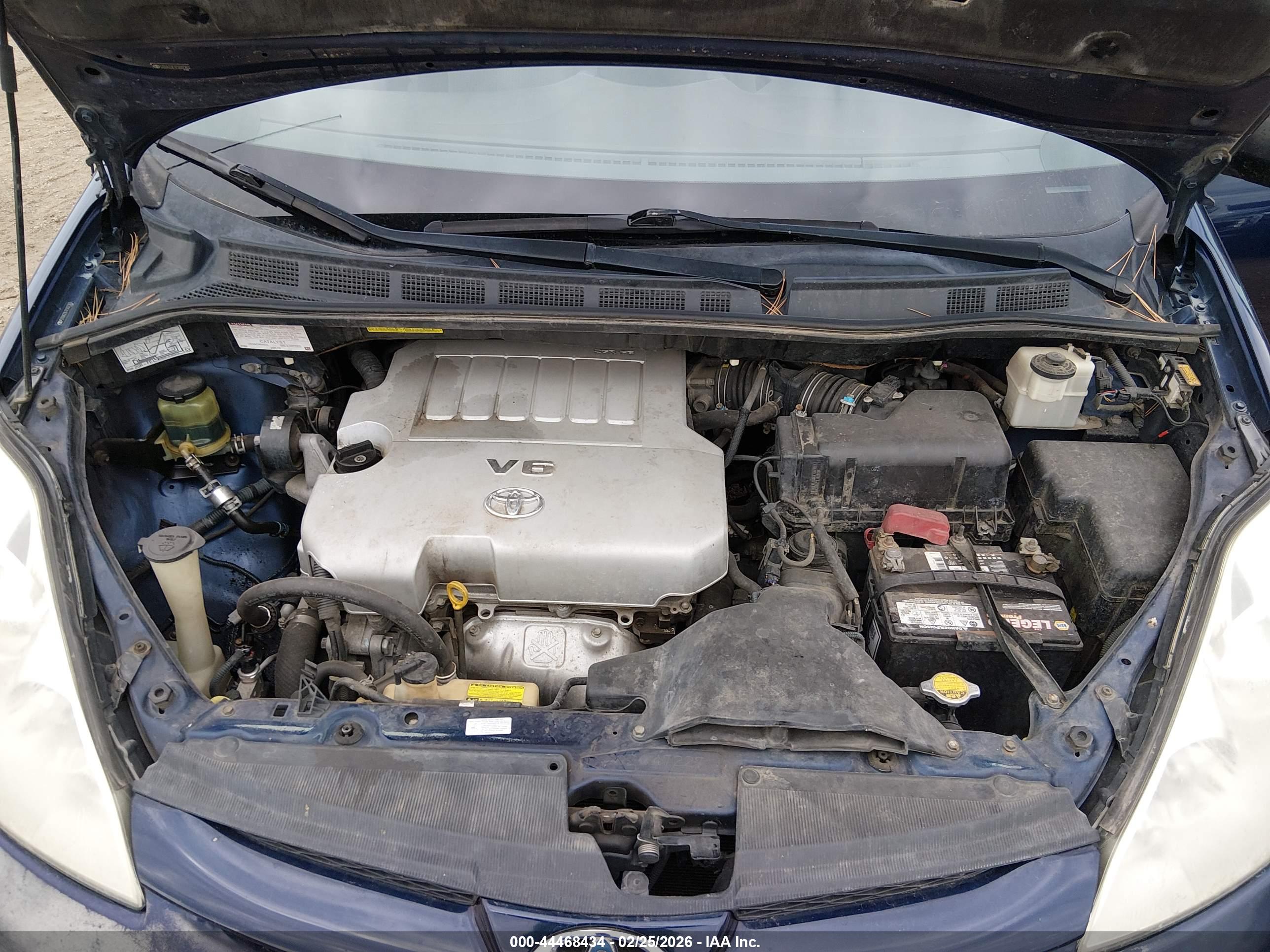 TOYOTA SIENNA image 10