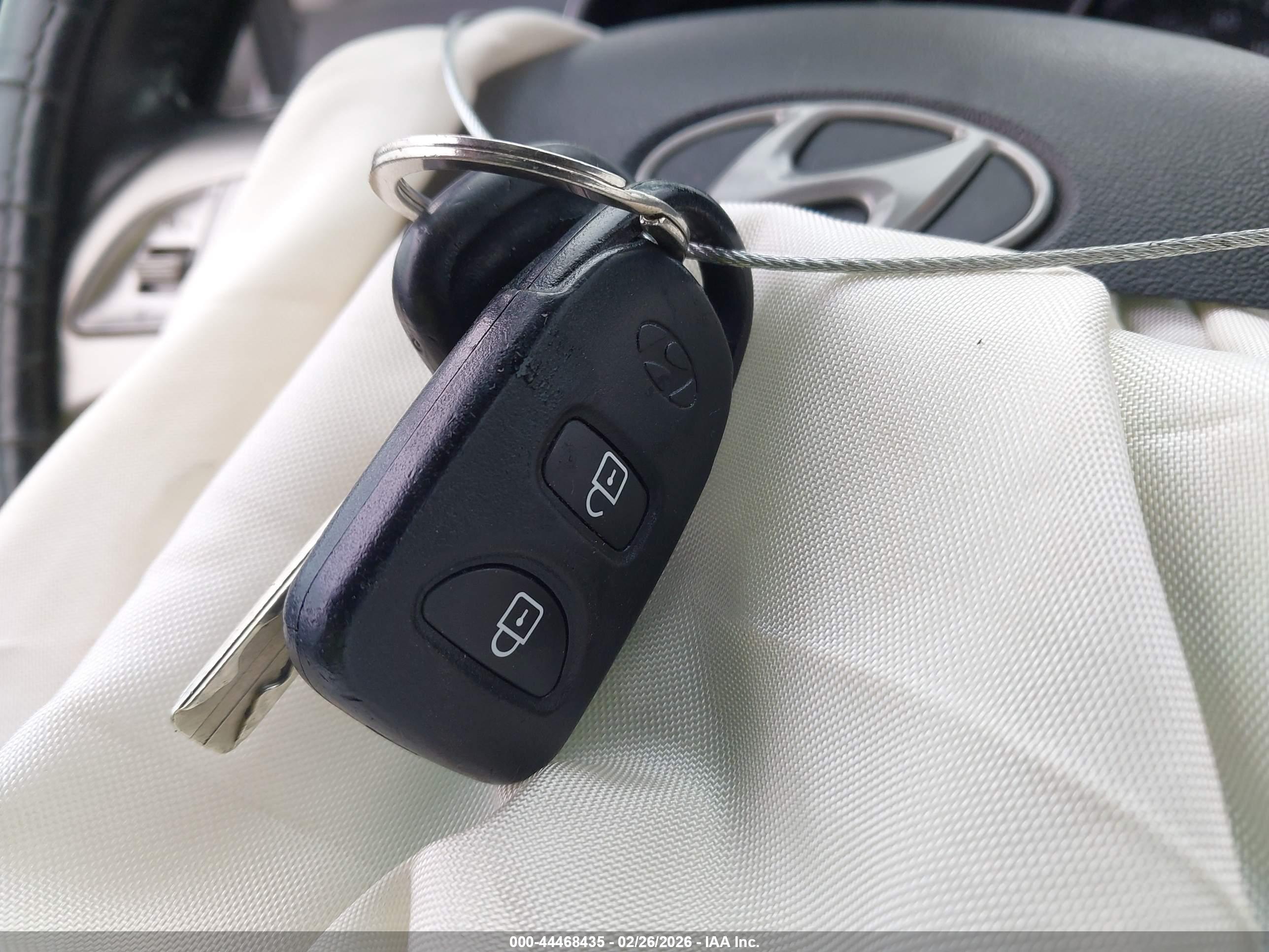 HYUNDAI TUCSON image 11