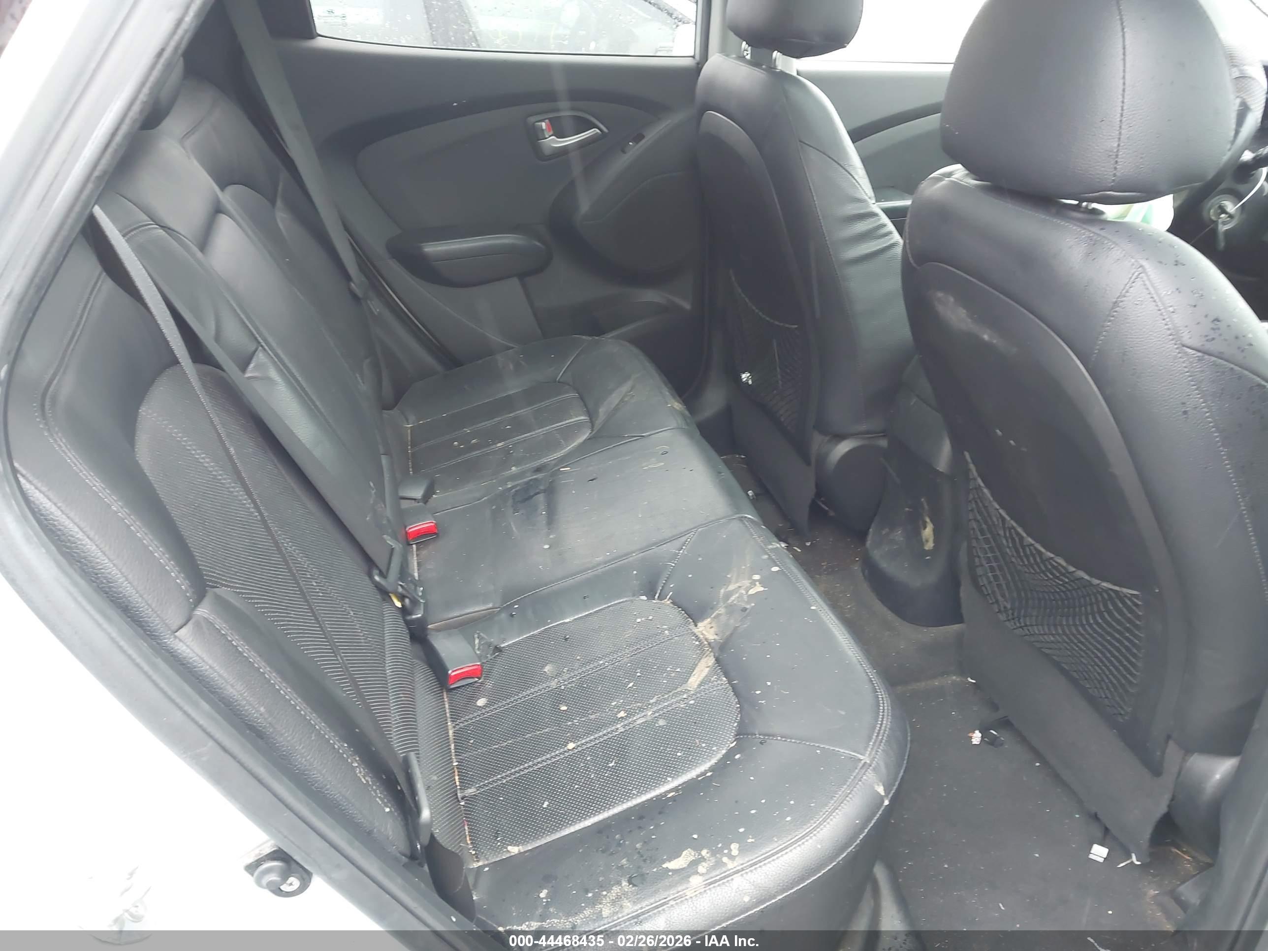 HYUNDAI TUCSON image 8