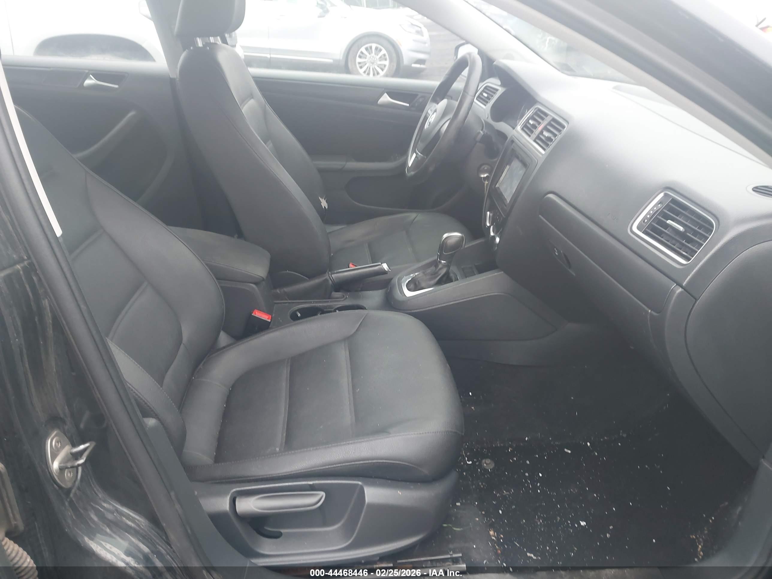 VOLKSWAGEN JETTA image 5