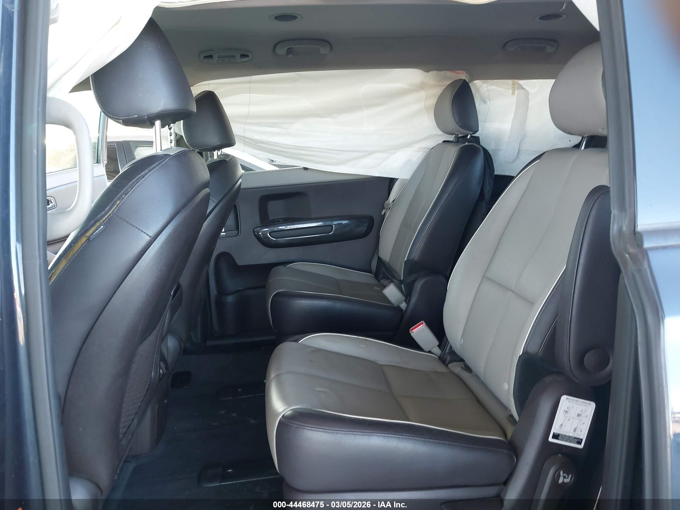 KIA SEDONA image 8