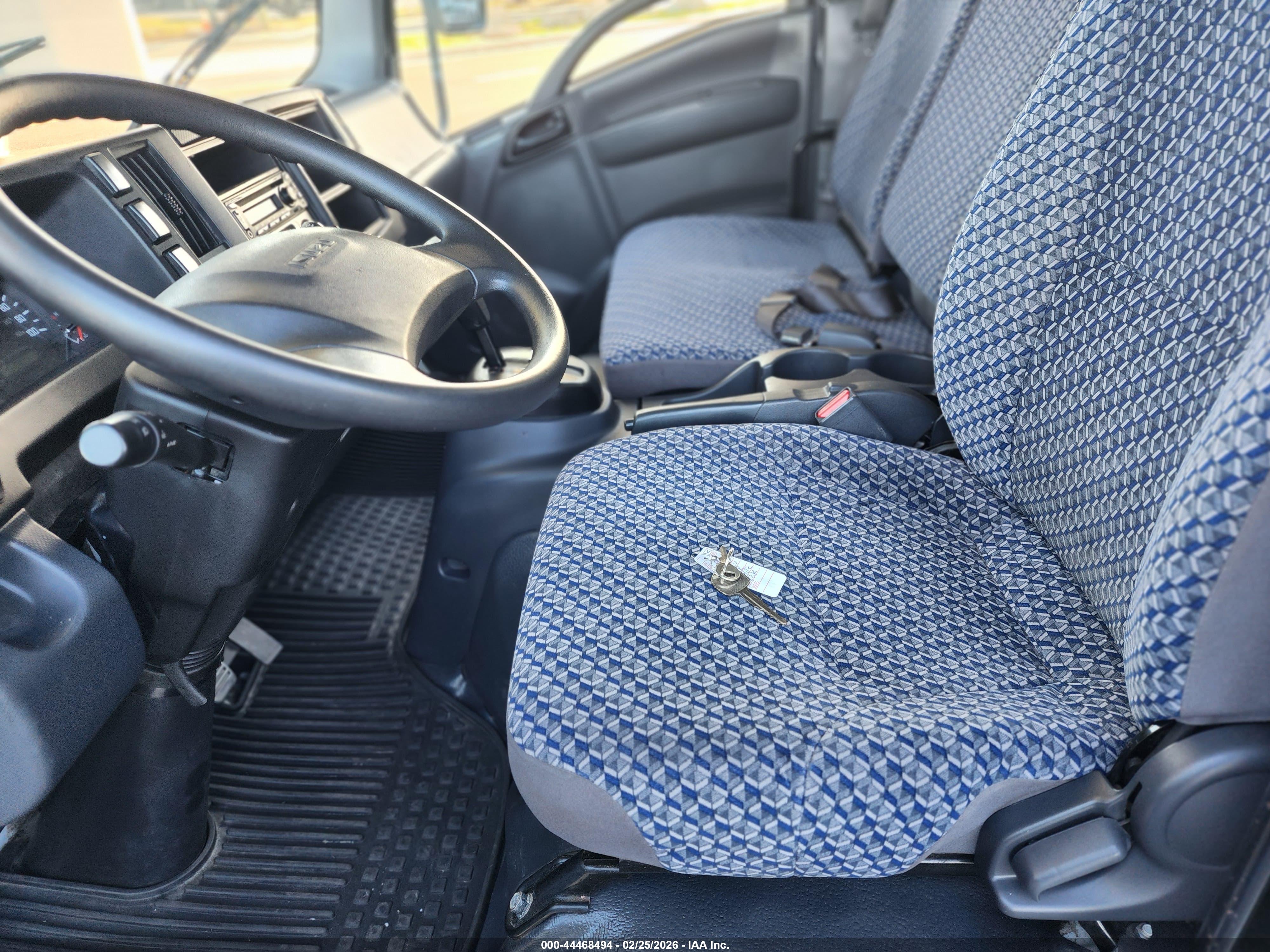 ISUZU NPR image 11