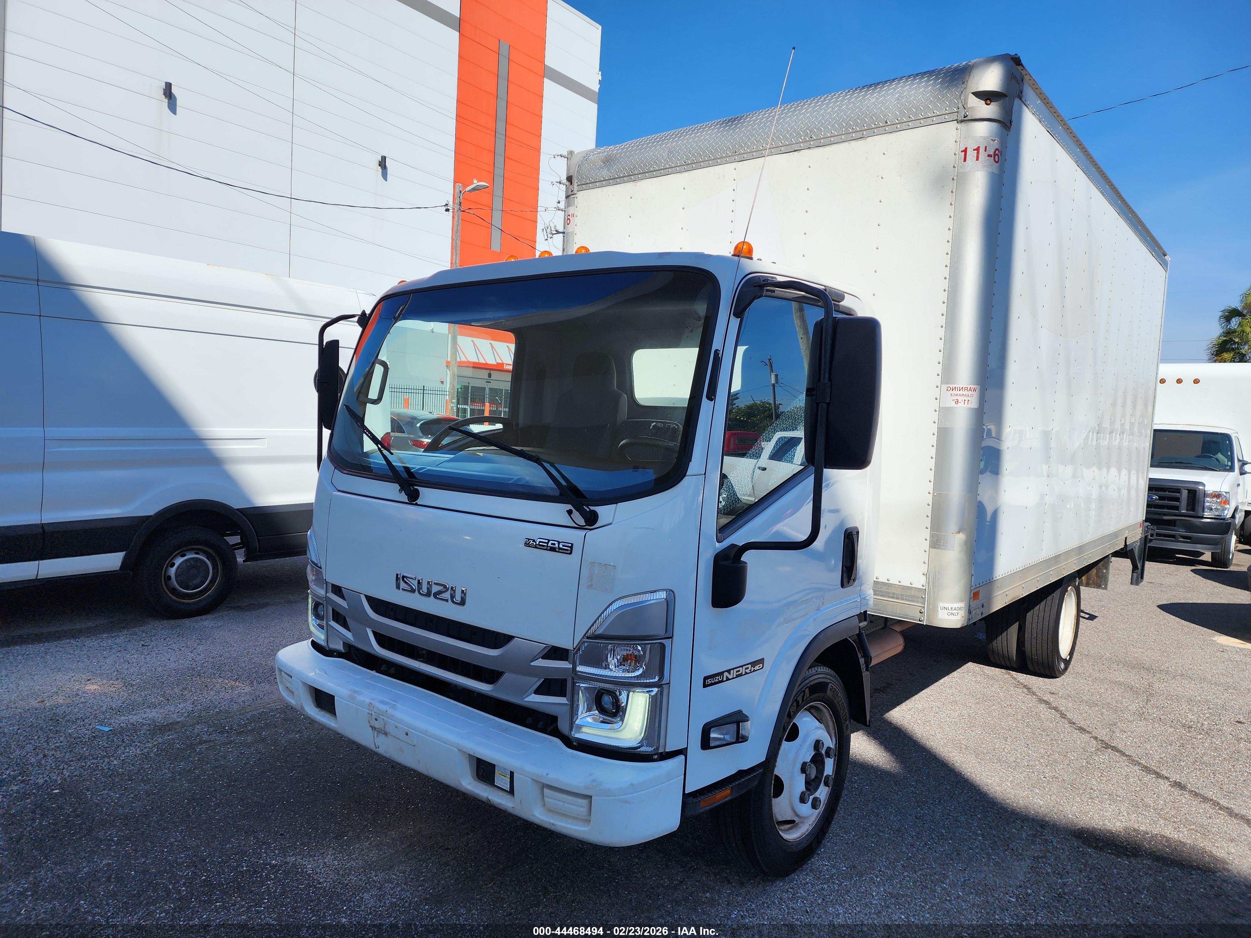 ISUZU NPR image 2
