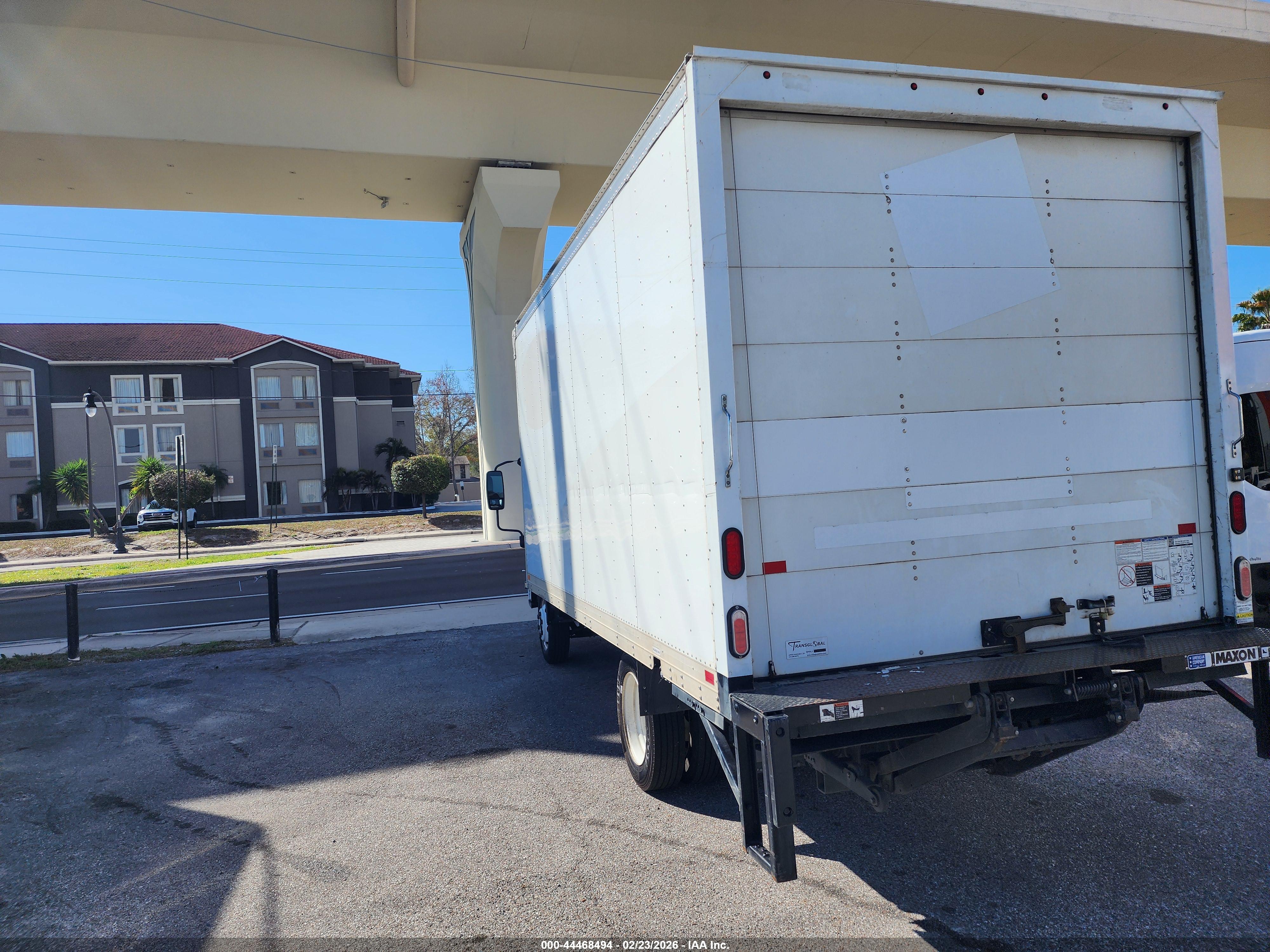 ISUZU NPR image 3