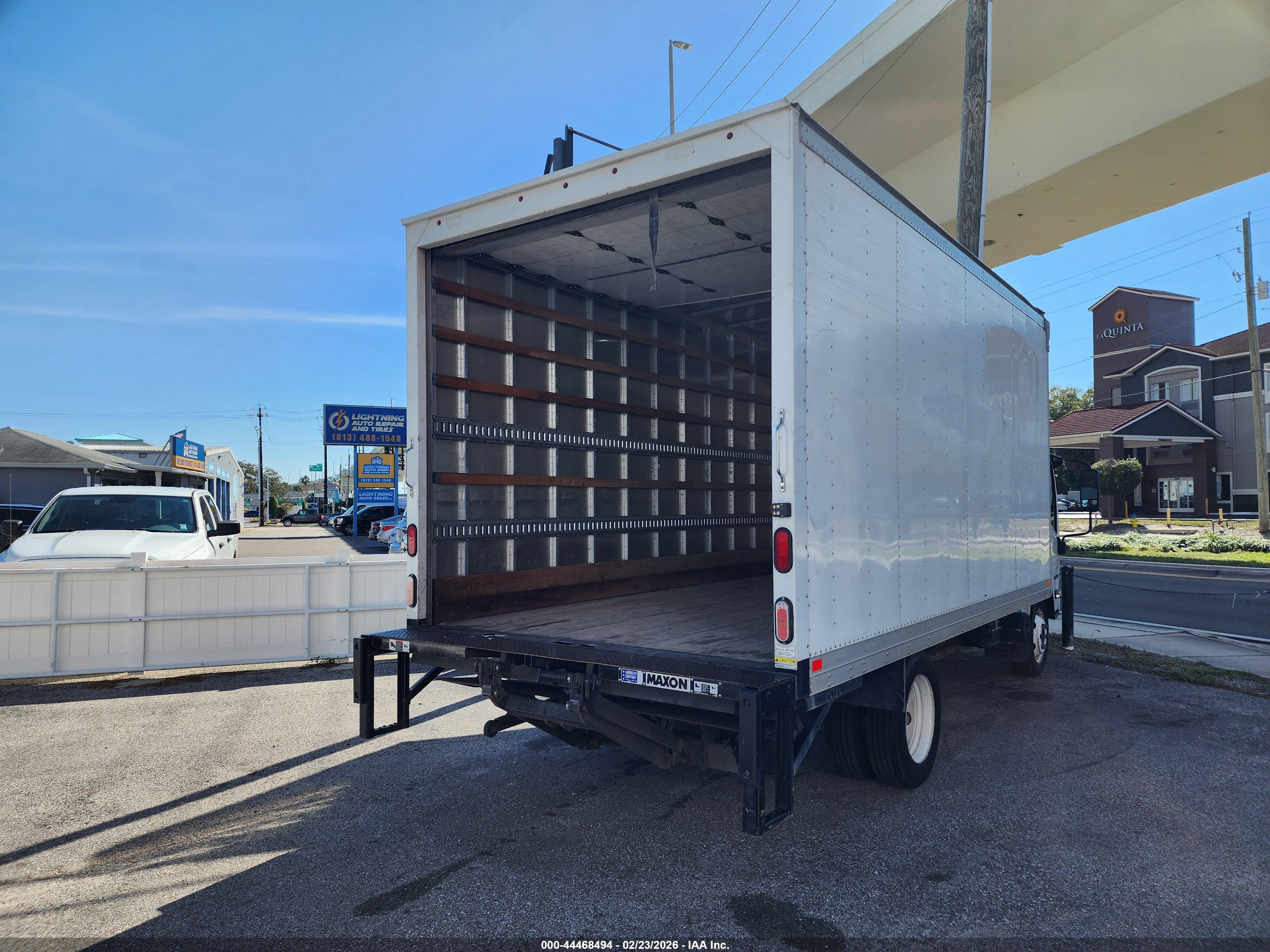 ISUZU NPR image 4