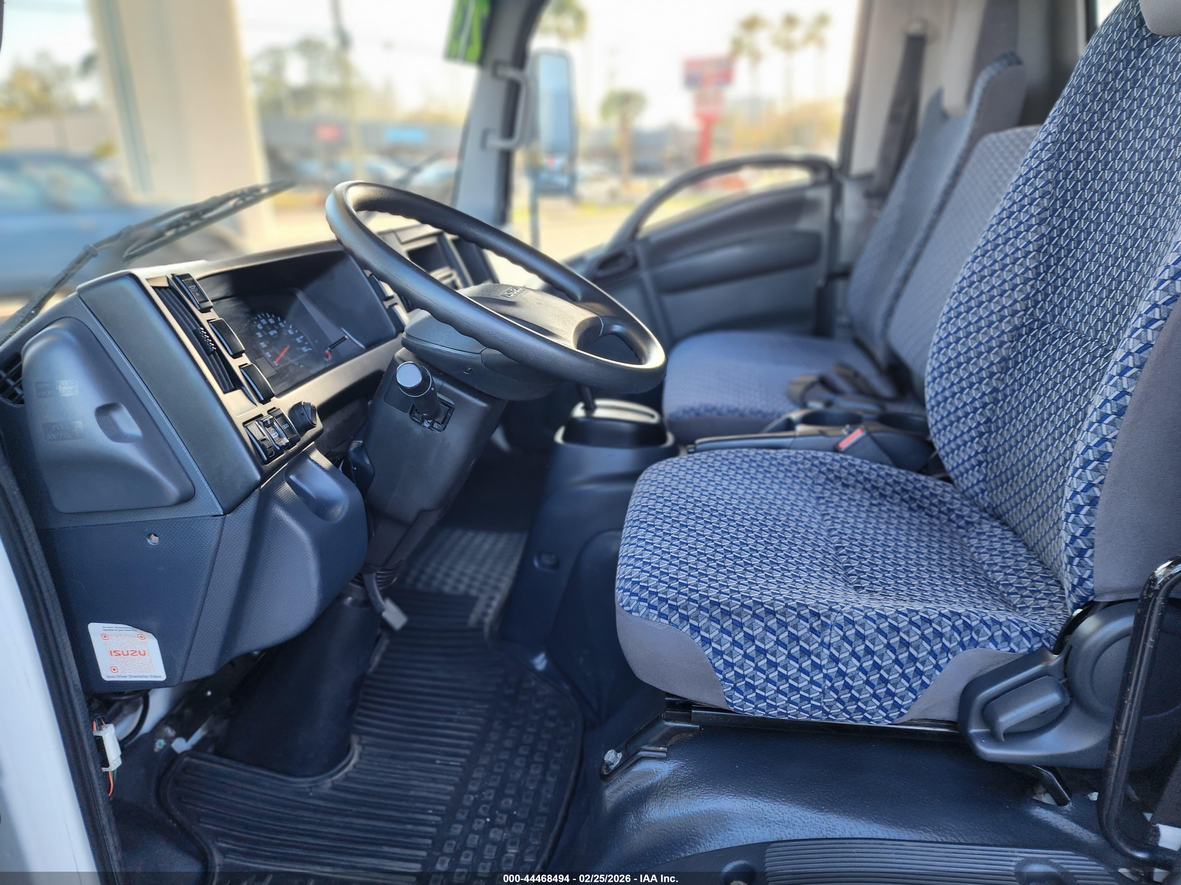 ISUZU NPR image 5